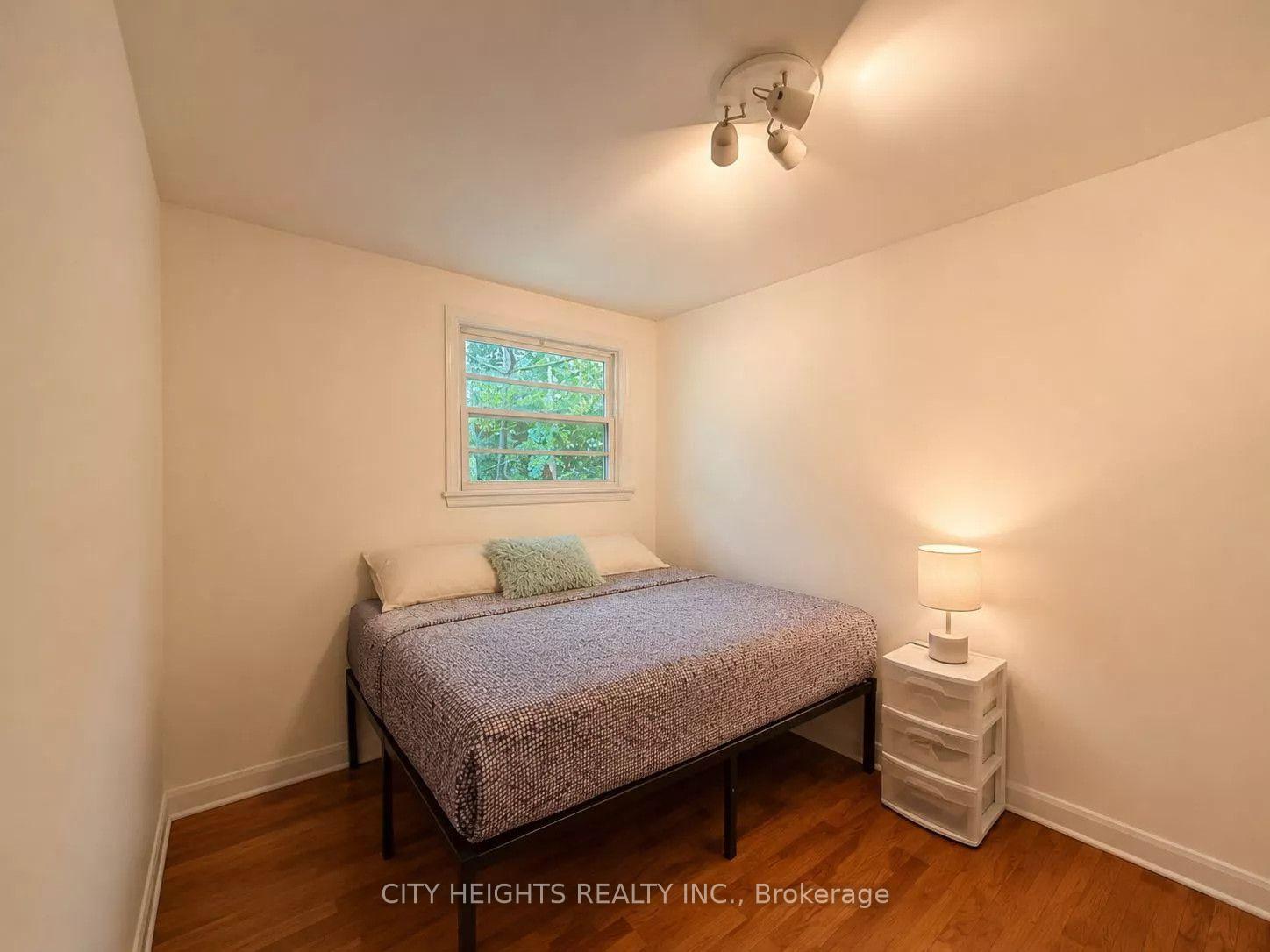 Photo 19 of 206 Barry Place, London, North N — HOMEH