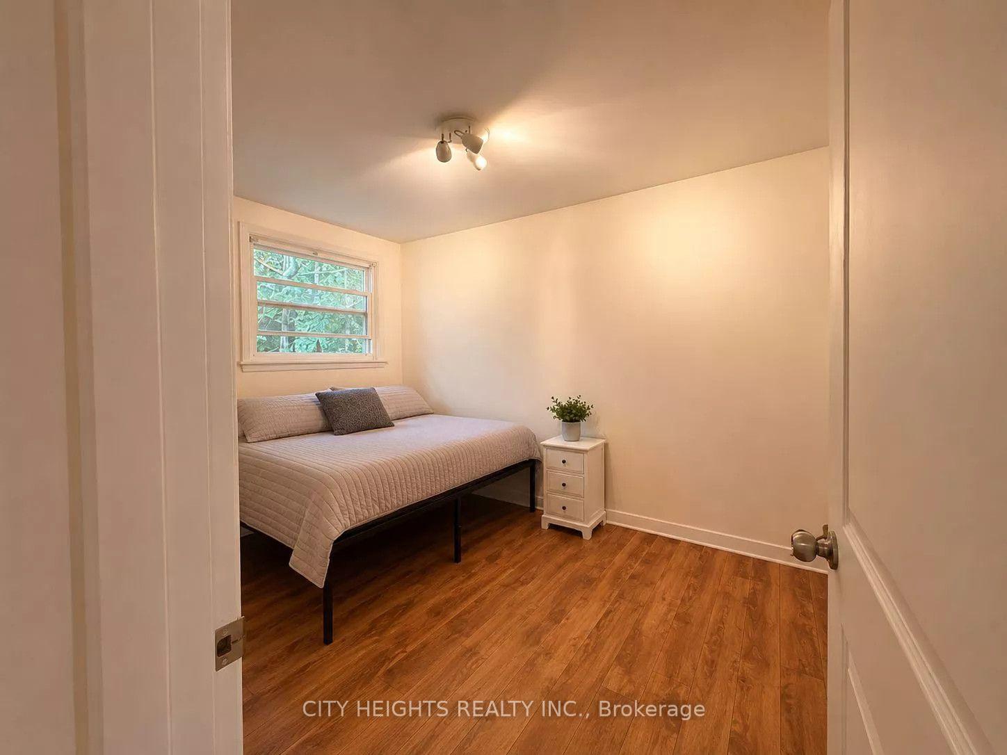 Photo 20 of 206 Barry Place, London, North N — HOMEH