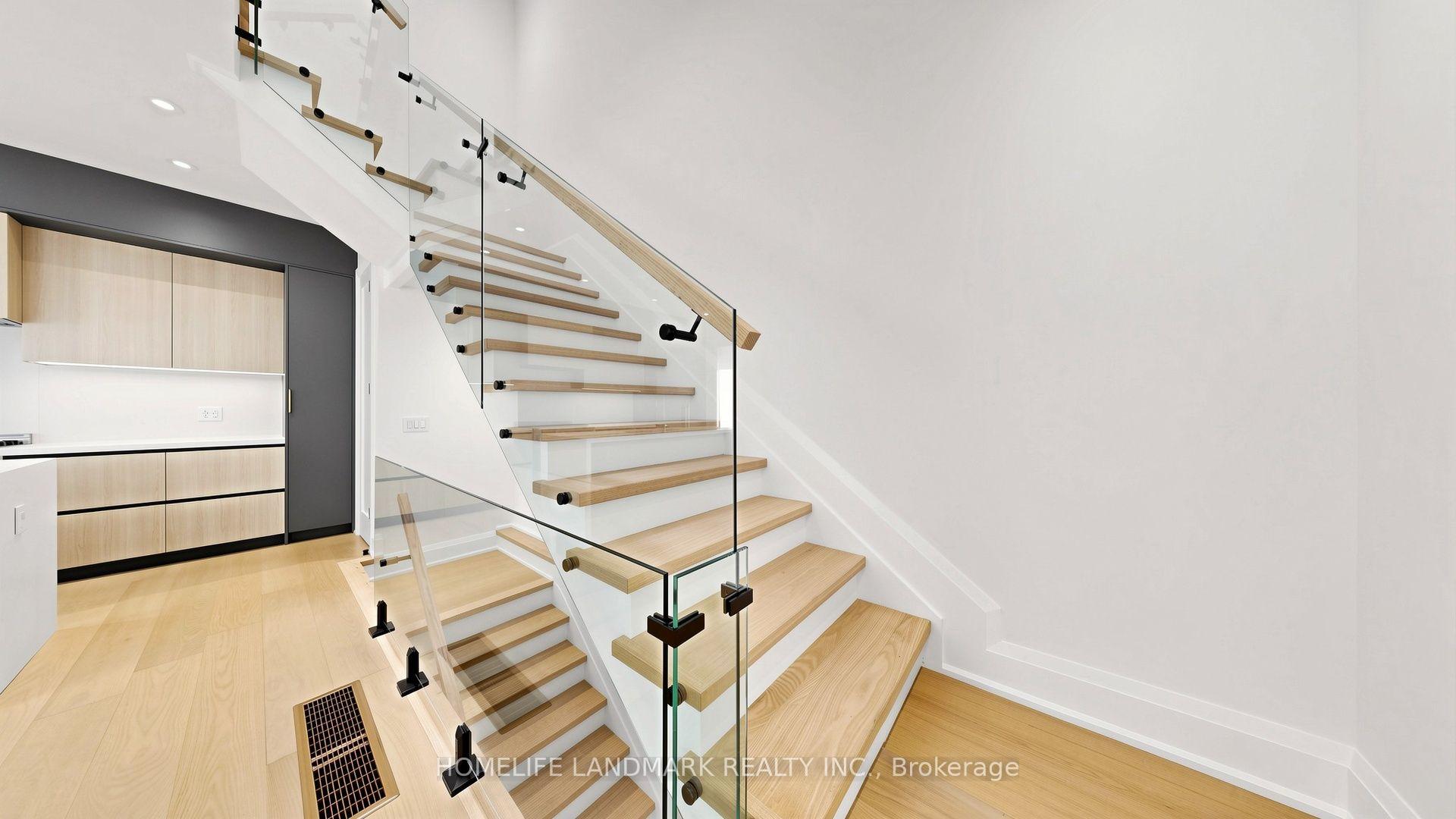 Photo 13 of Unit Unit B, 750 Glengrove Avenue, North York, Yorkdale-Glen Park — HOMEH
