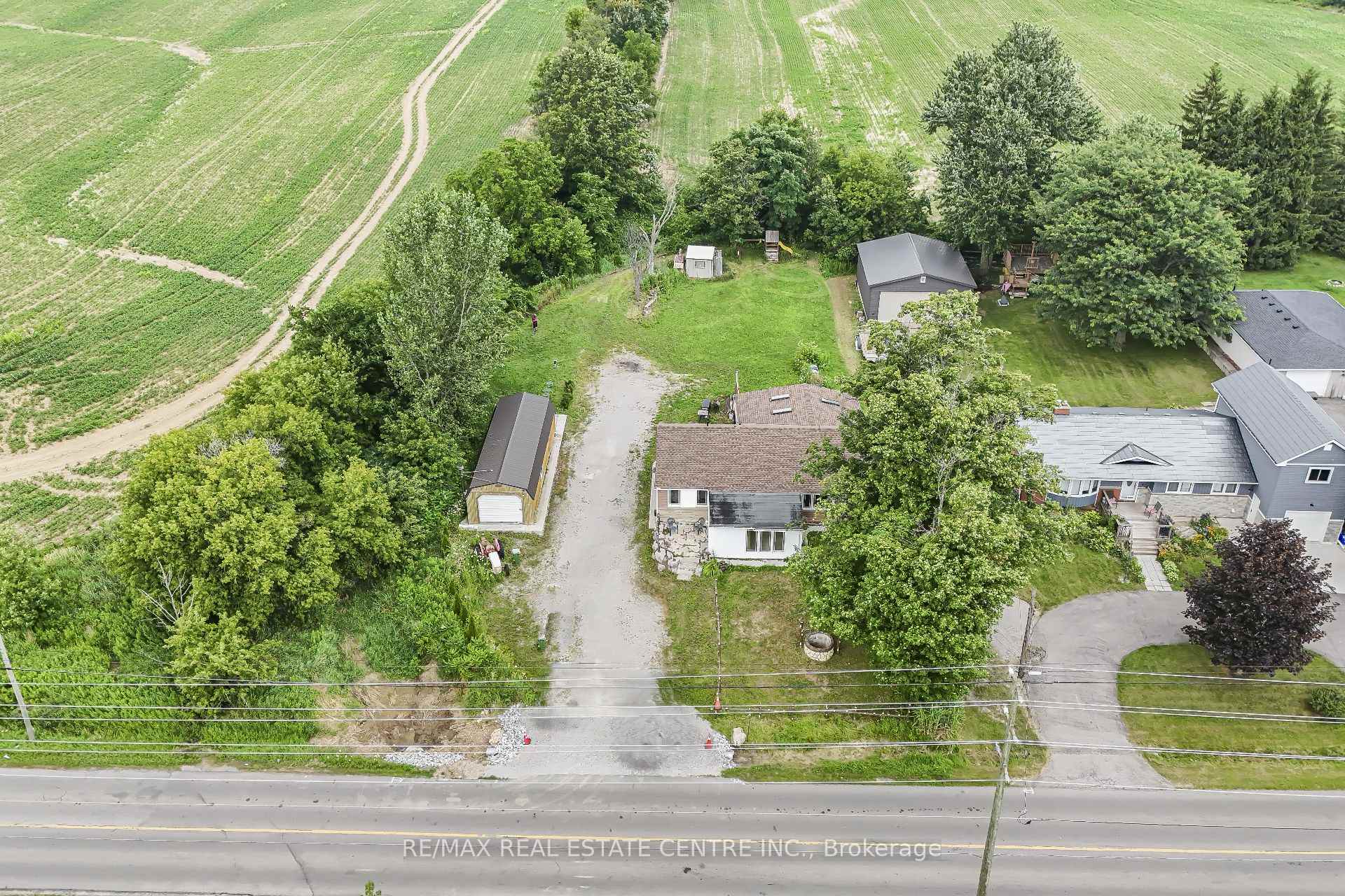 Photo 2 of 7332 Twenty Road E, Hamilton, Rural Glanbrook — HOMEH