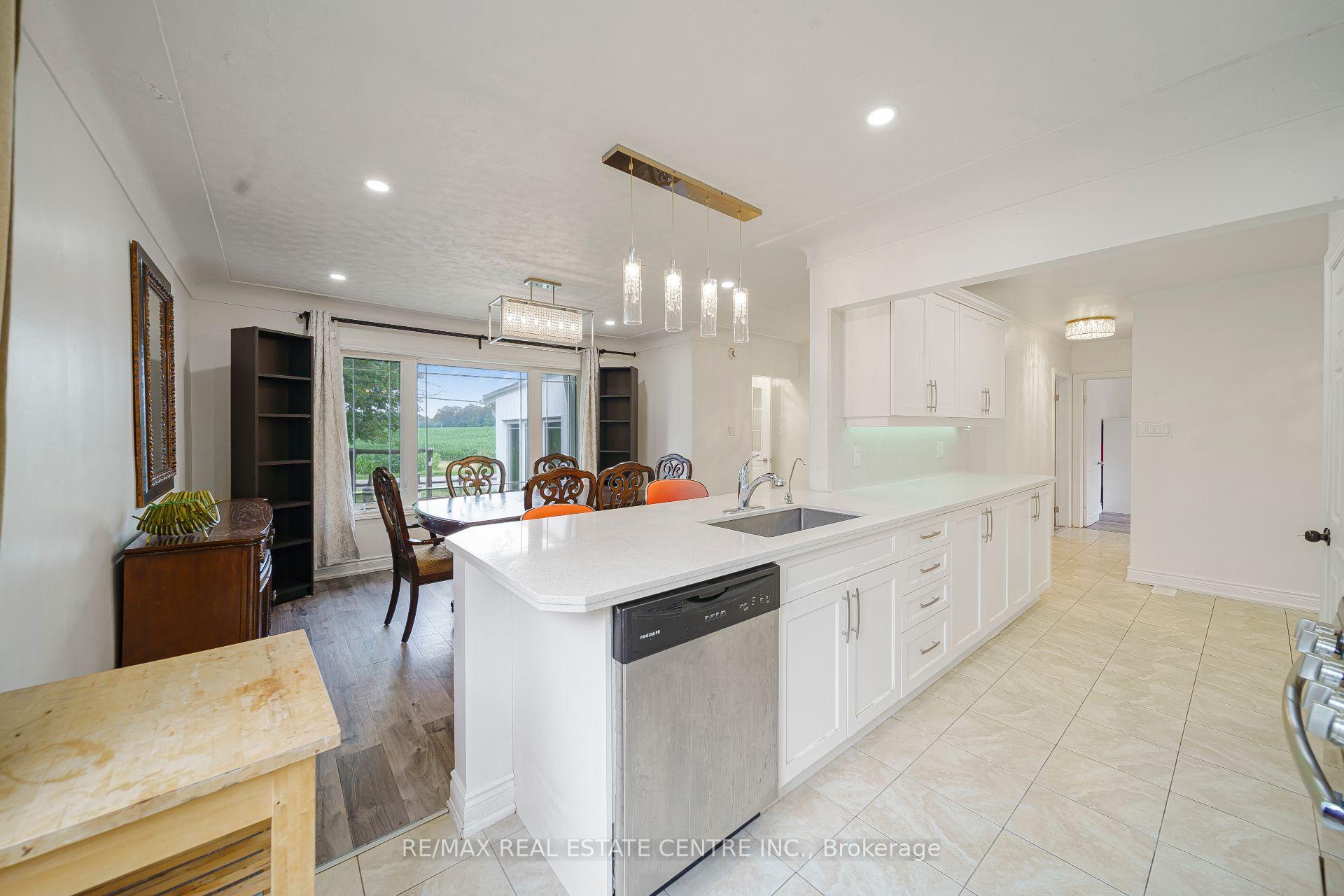 Photo 11 of 7332 Twenty Road E, Hamilton, Rural Glanbrook — HOMEH