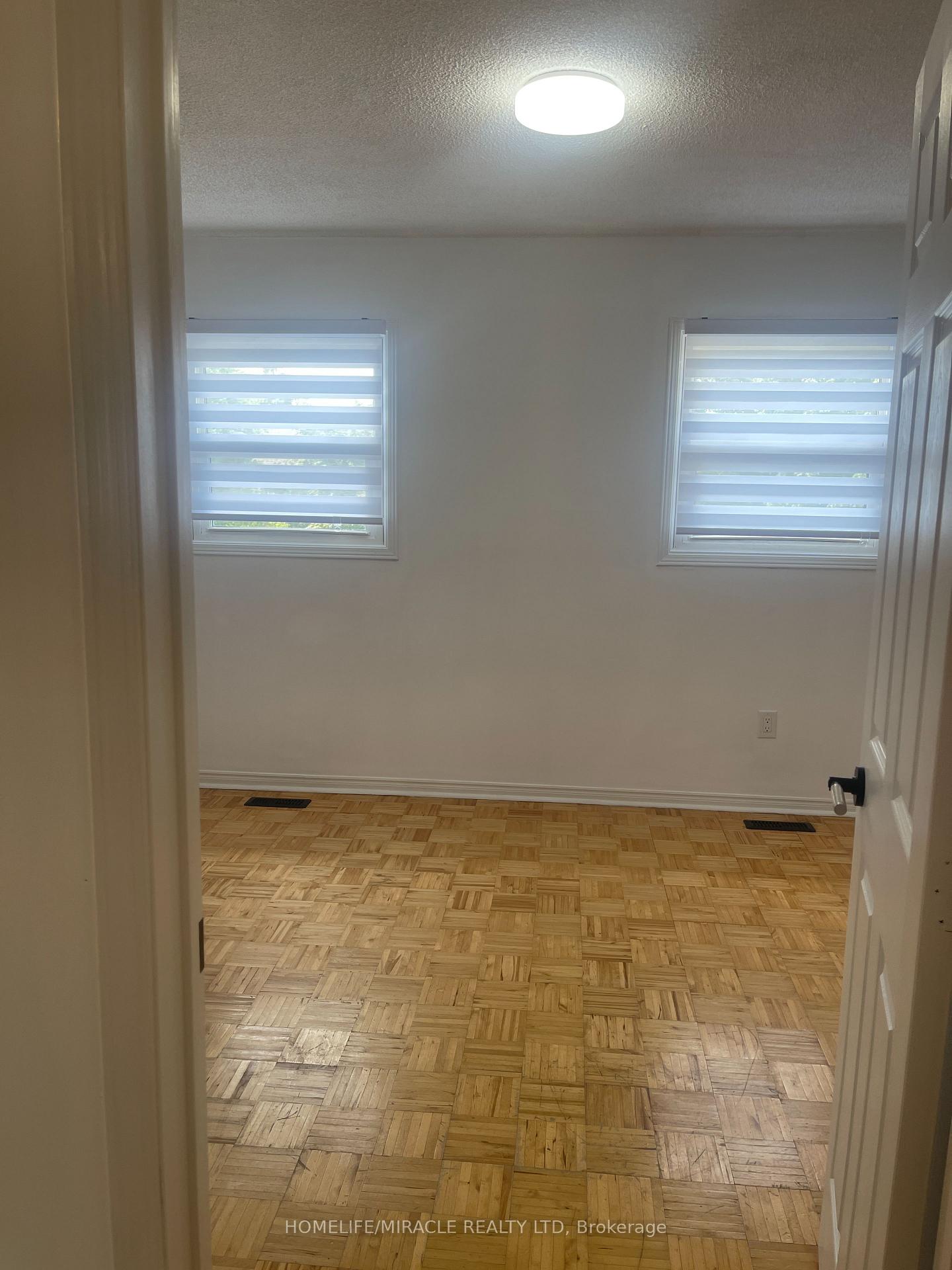 Photo 5 of 17 Wayne Nicol Drive, Brampton, Northwood Park — HOMEH