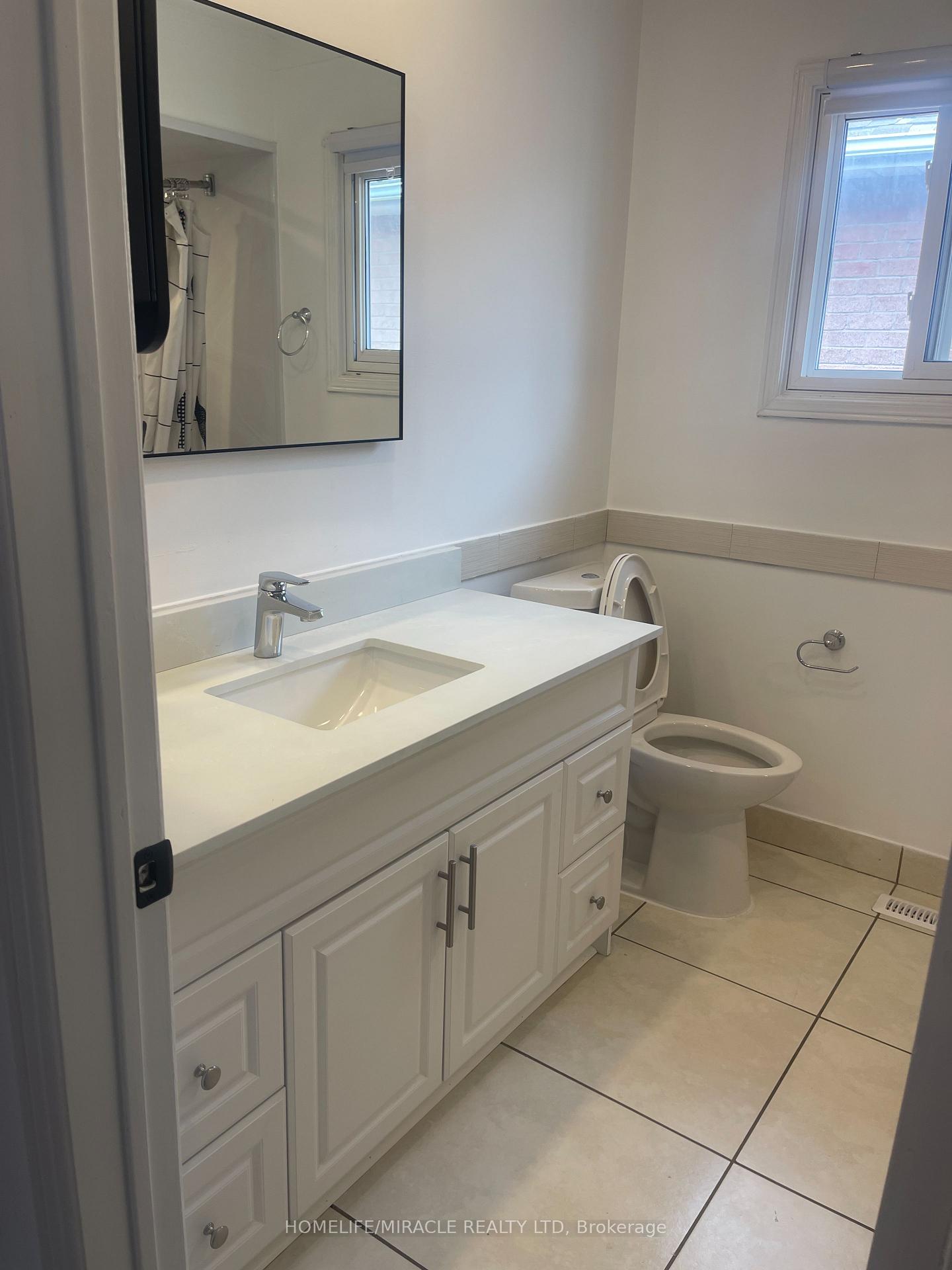 Photo 12 of 17 Wayne Nicol Drive, Brampton, Northwood Park — HOMEH