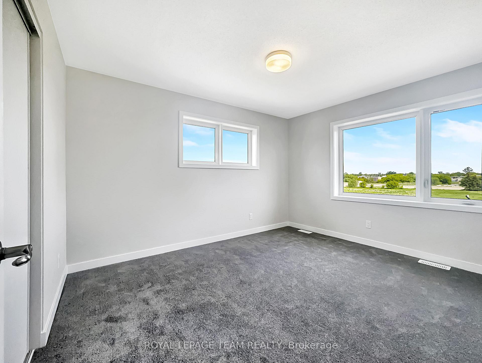Photo 14 of 946 Chapman Mills Drive, Ottawa, Barrhaven - Heritage Park — HOMEH