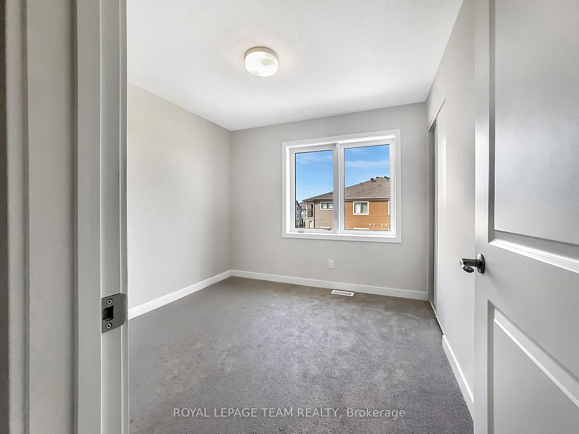 Photo 18 of 946 Chapman Mills Drive, Ottawa, Barrhaven - Heritage Park — HOMEH