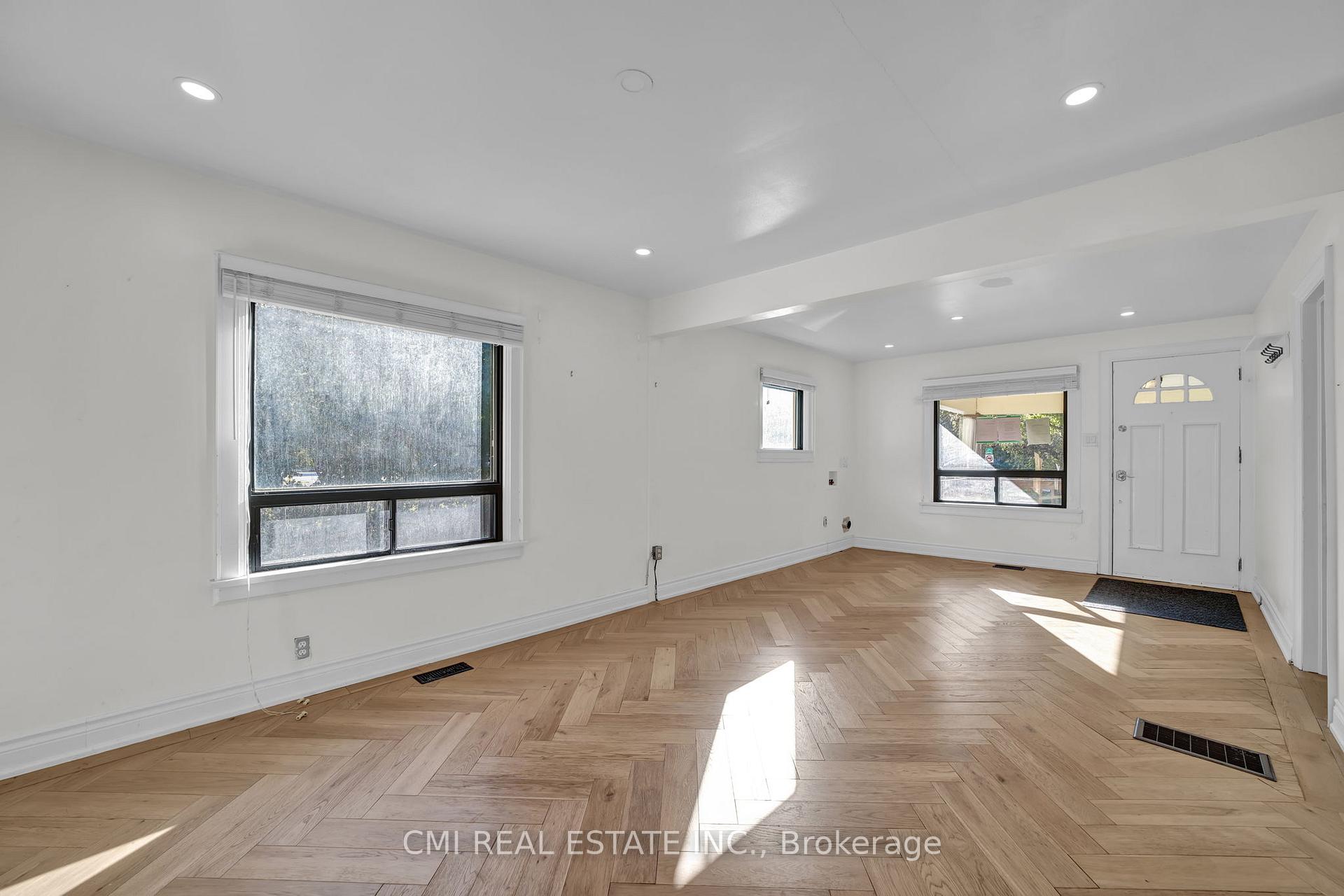 Photo 5 of 153 Clarence Street, Vaughan, West Woodbridge — HOMEH