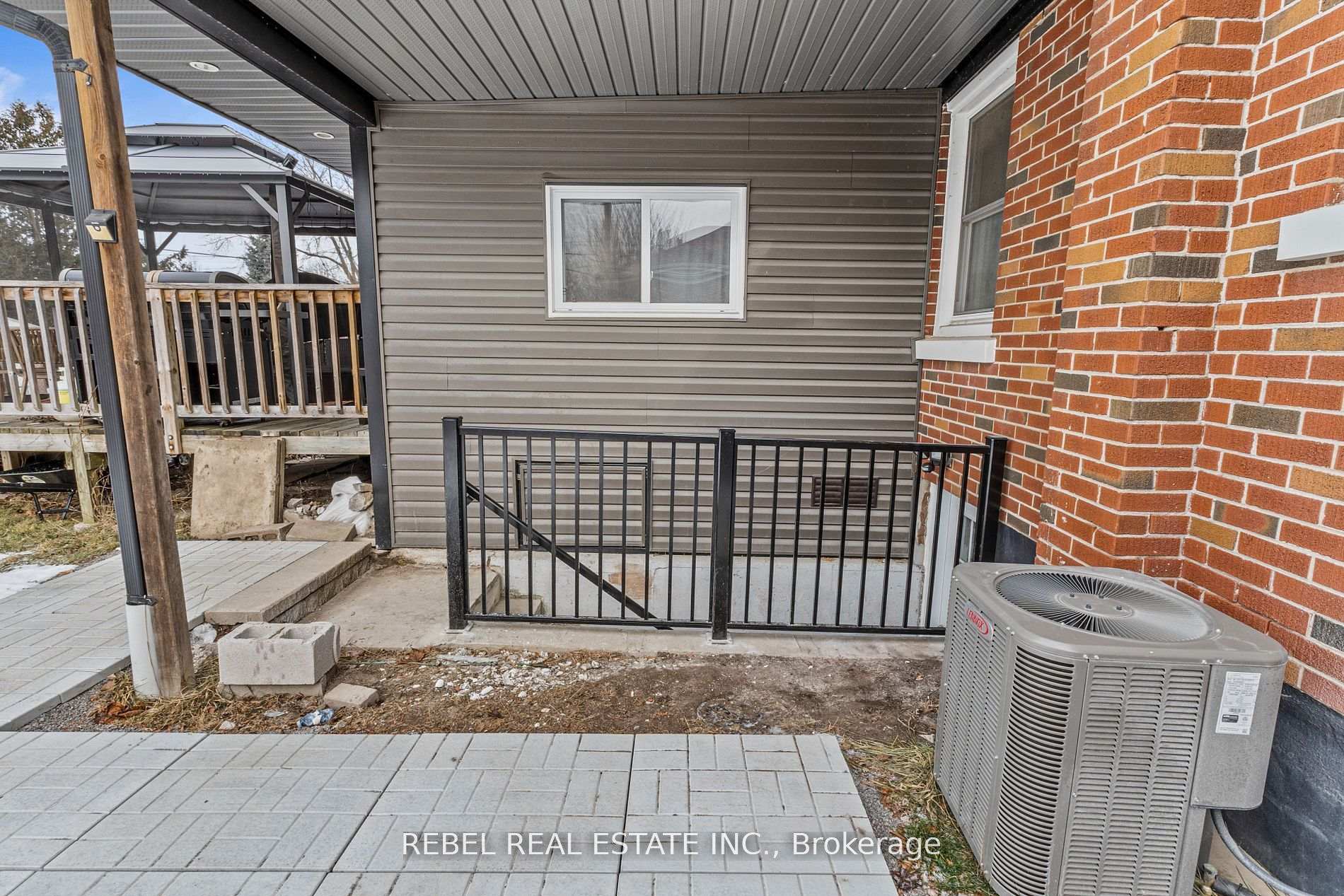 Photo 2 of Unit 2, 332 Cadillac Avenue S, Oshawa, Central — HOMEH
