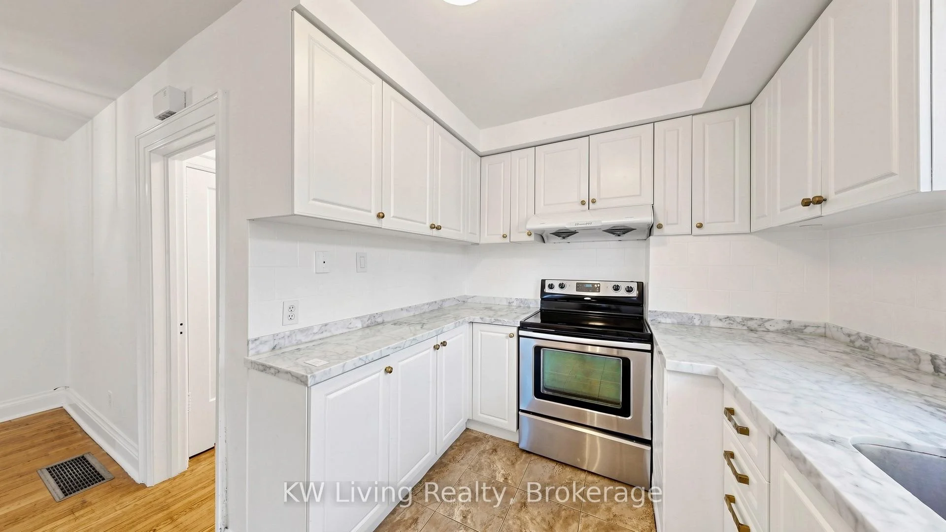 Photo 10 of 117 Sutherland Drive, Toronto, Leaside — HOMEH