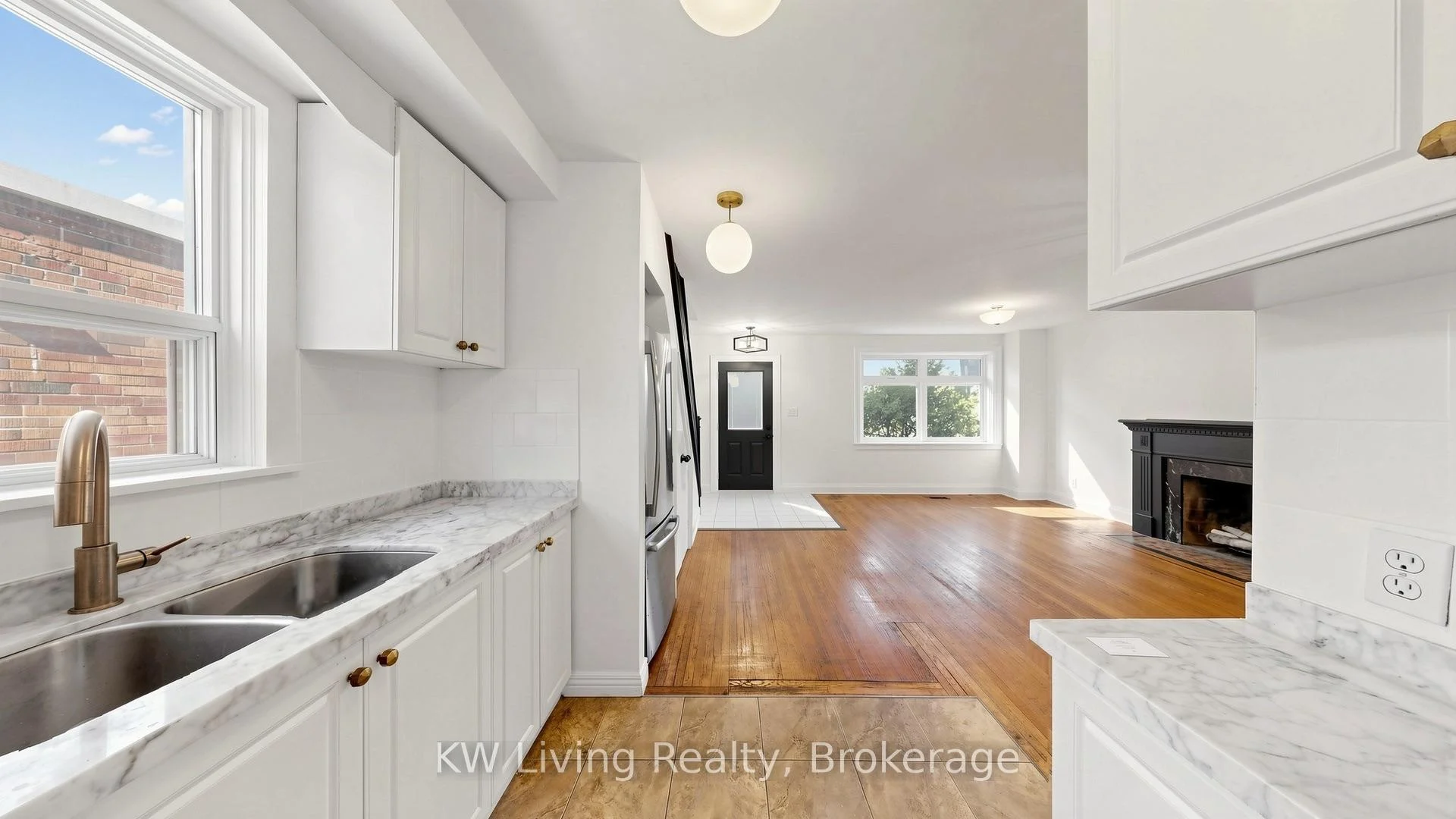 Photo 11 of 117 Sutherland Drive, Toronto, Leaside — HOMEH