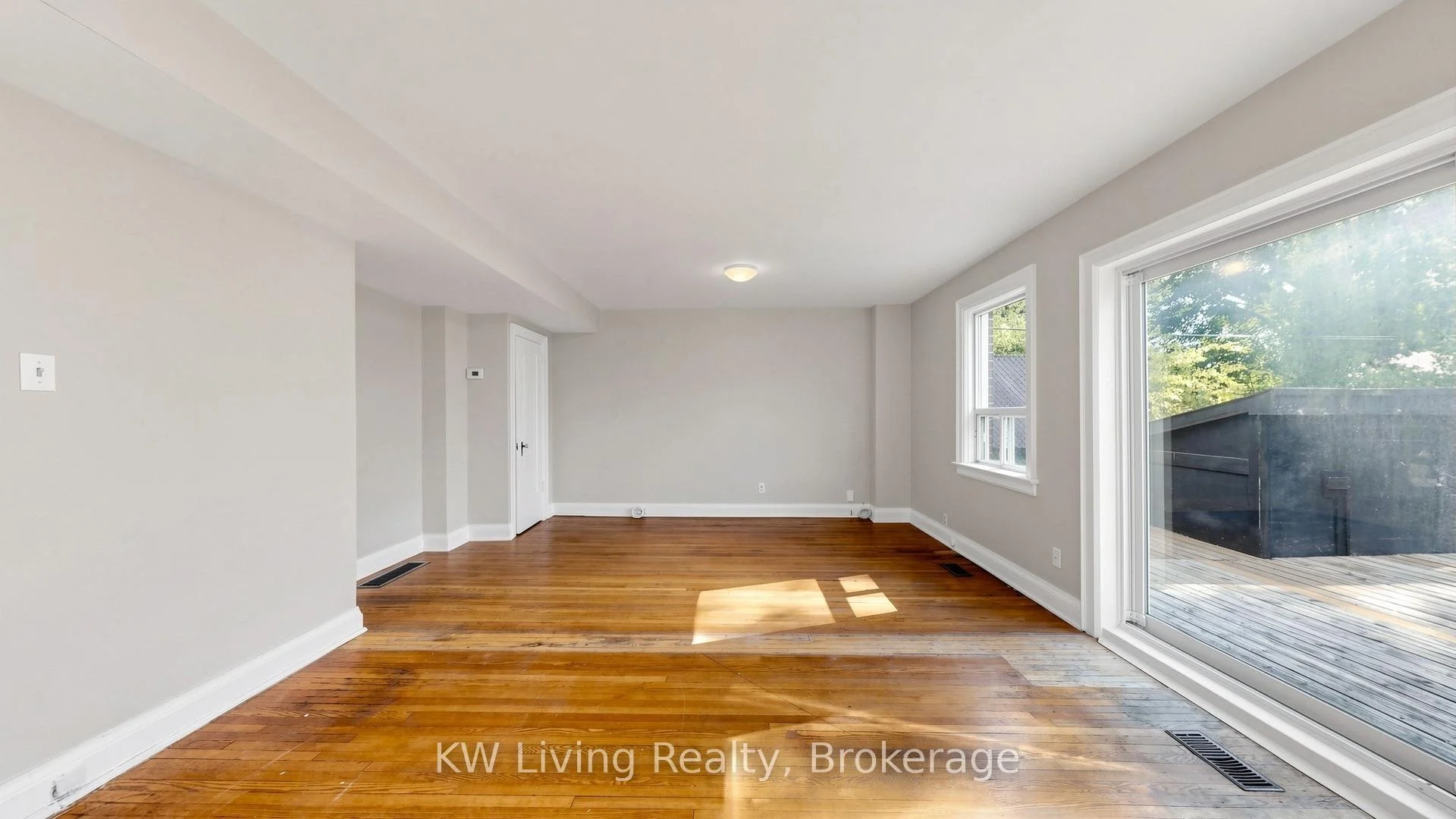 Photo 13 of 117 Sutherland Drive, Toronto, Leaside — HOMEH