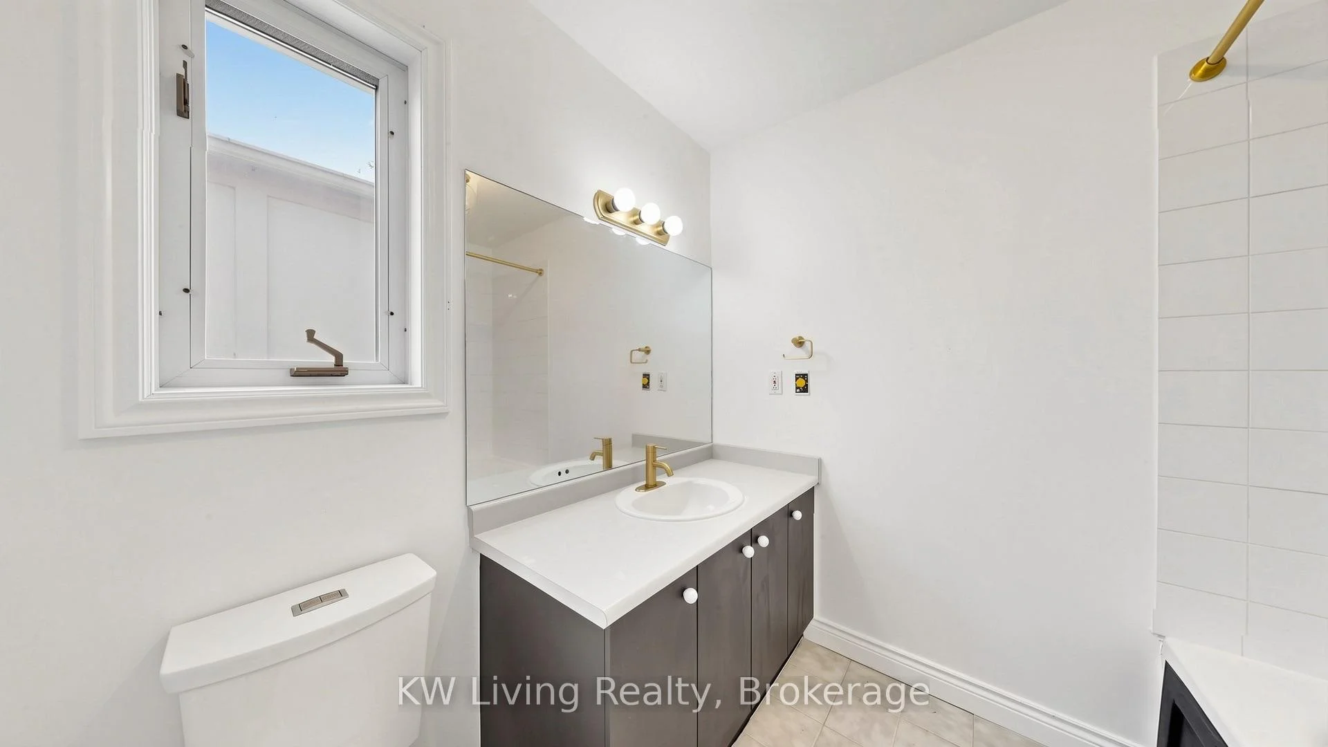 Photo 24 of 117 Sutherland Drive, Toronto, Leaside — HOMEH