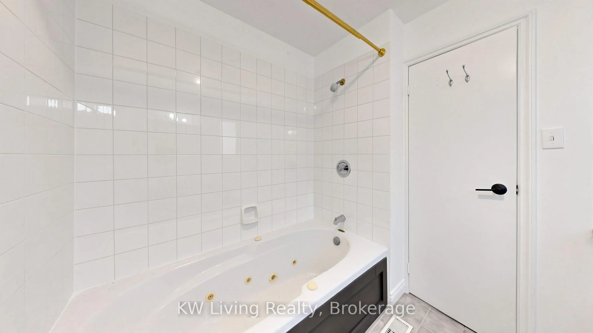 Photo 25 of 117 Sutherland Drive, Toronto, Leaside — HOMEH