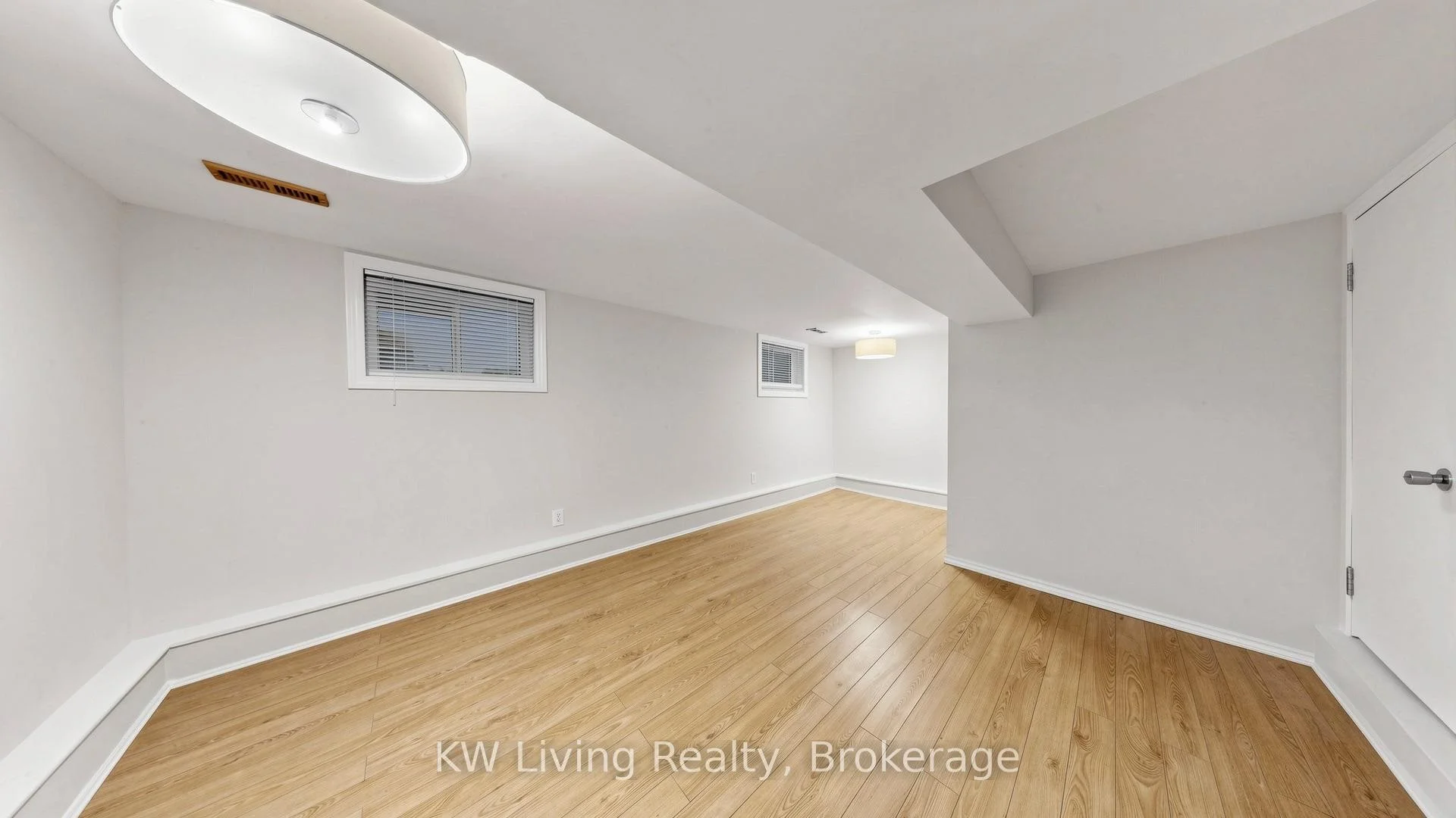 Photo 35 of 117 Sutherland Drive, Toronto, Leaside — HOMEH