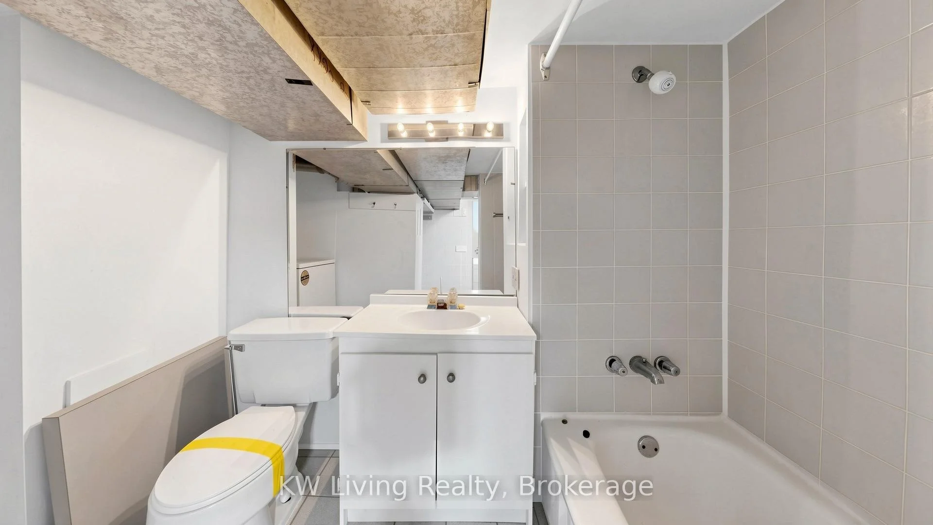 Photo 37 of 117 Sutherland Drive, Toronto, Leaside — HOMEH