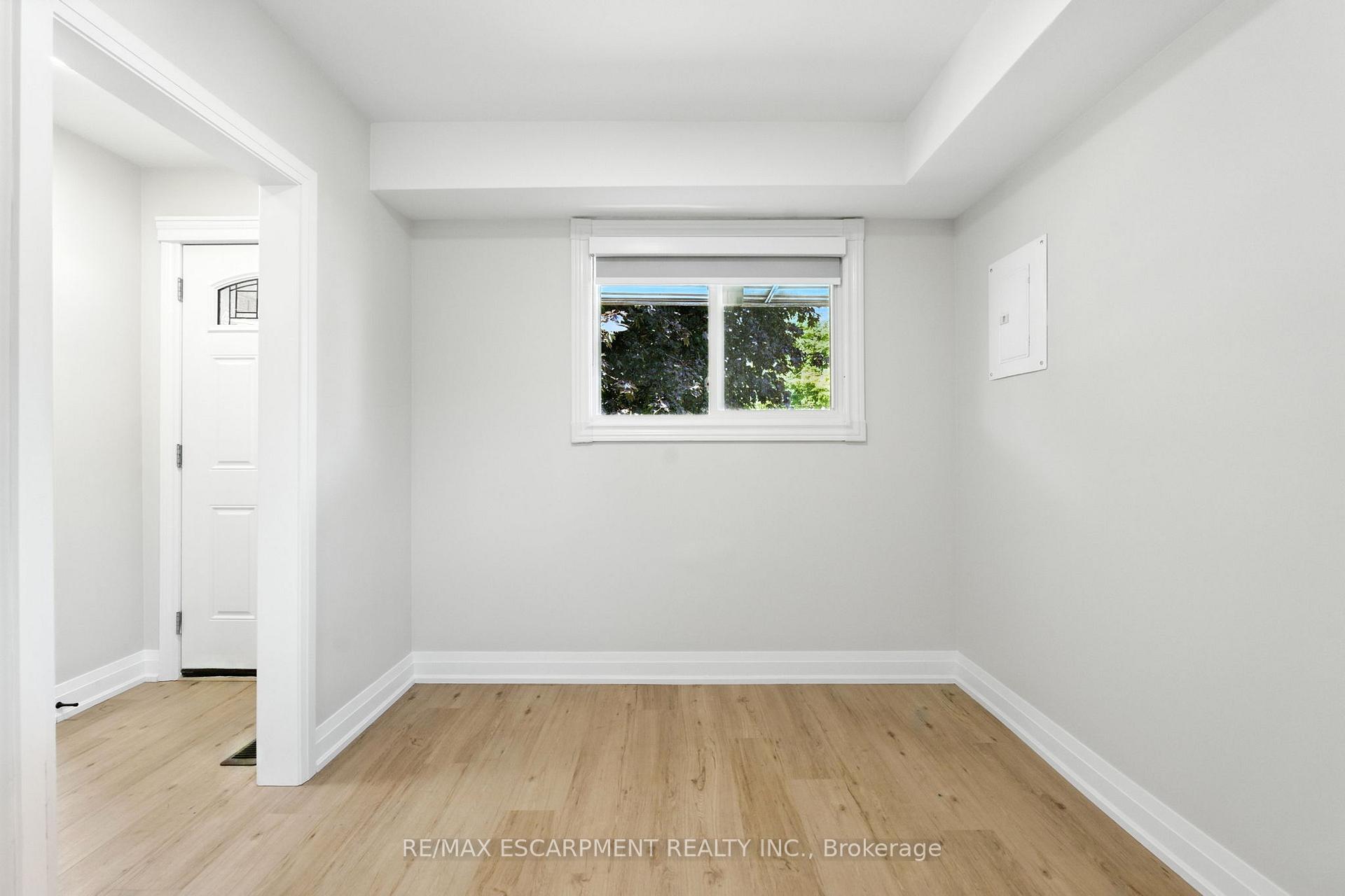 Photo 3 of 929 Upper Ottawa Street, Hamilton, Berrisfield — HOMEH