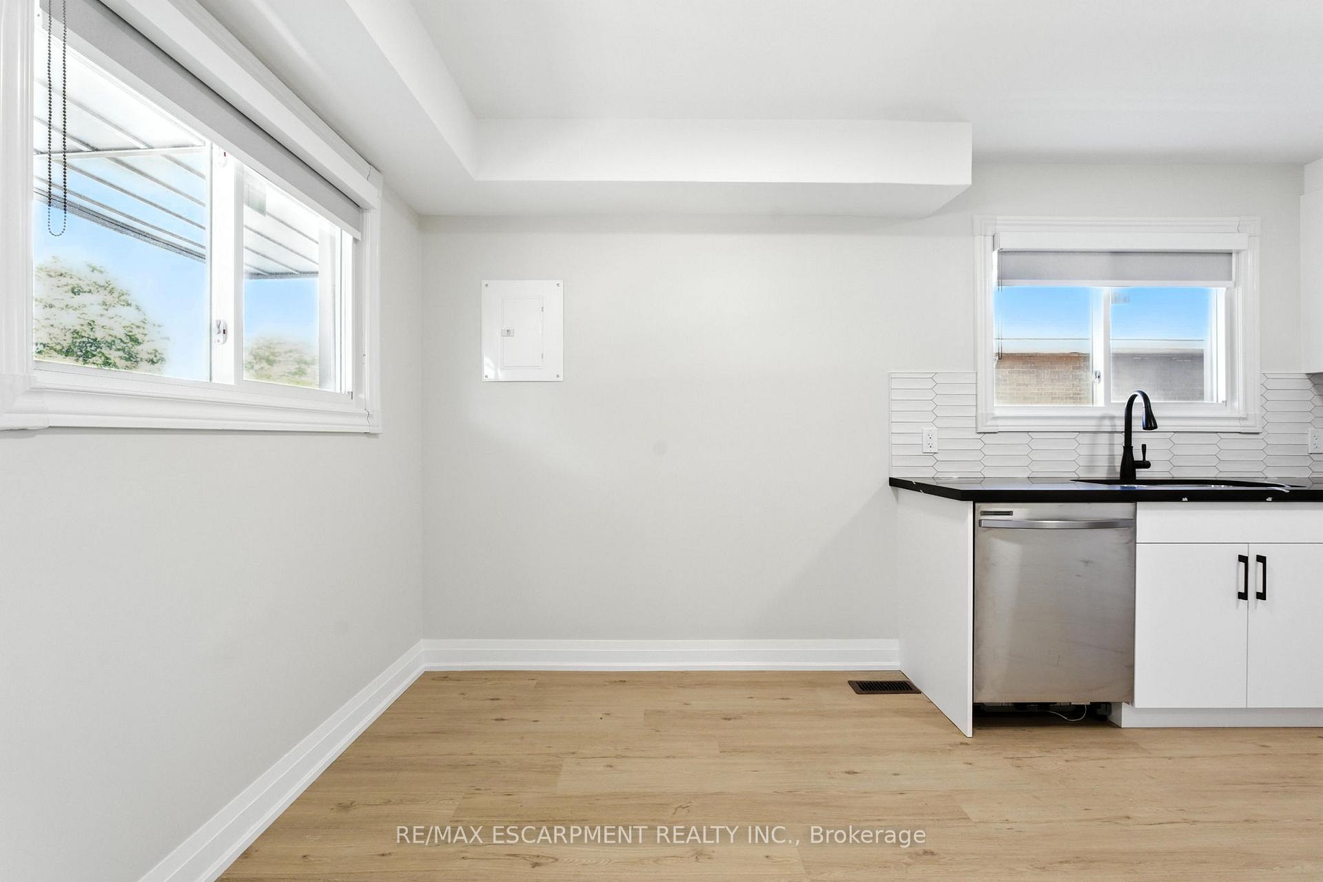 Photo 4 of 929 Upper Ottawa Street, Hamilton, Berrisfield — HOMEH