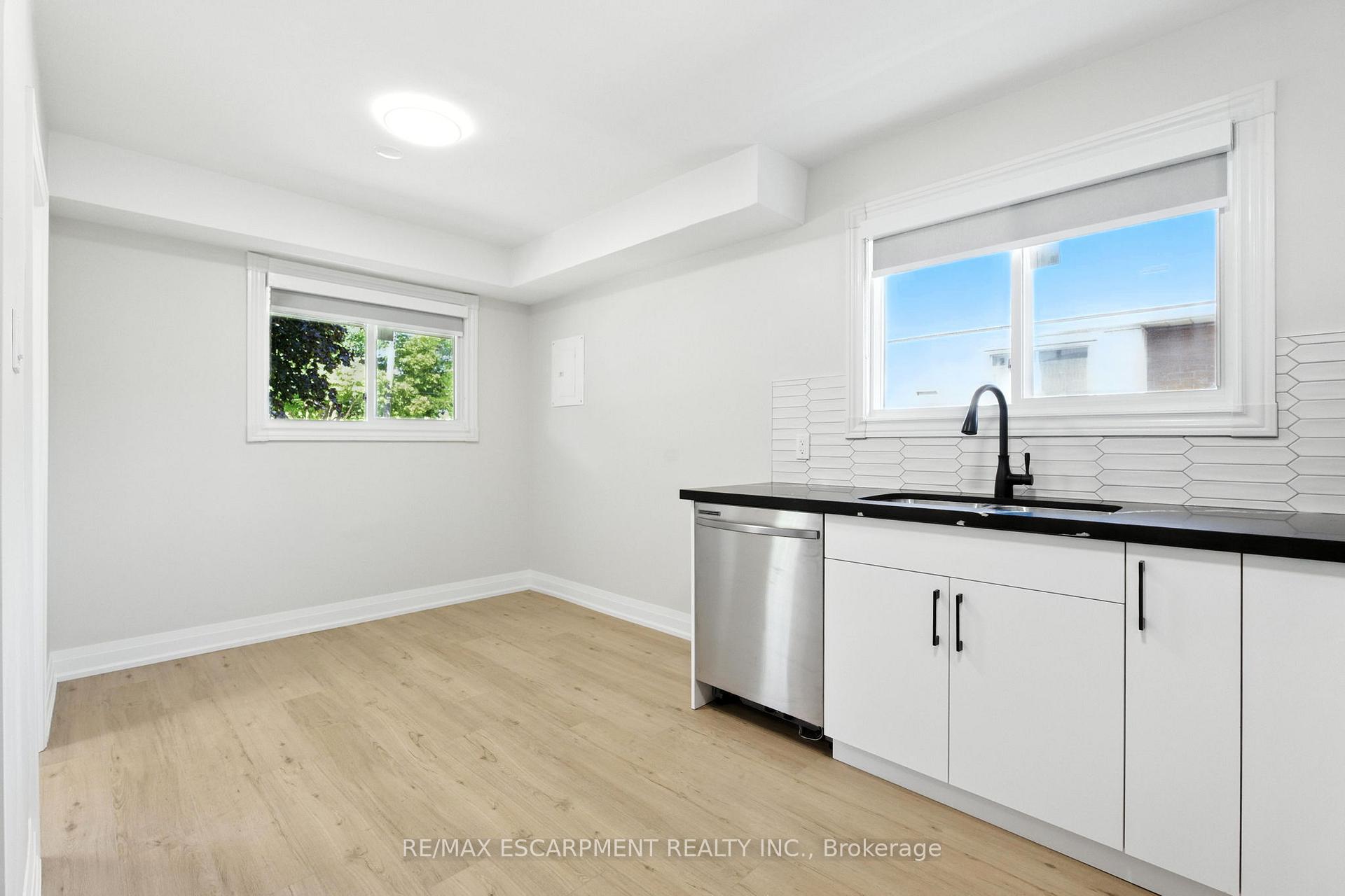 Photo 8 of 929 Upper Ottawa Street, Hamilton, Berrisfield — HOMEH