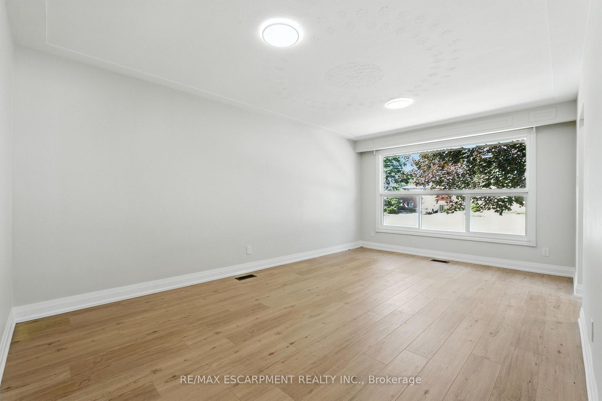 Photo 9 of 929 Upper Ottawa Street, Hamilton, Berrisfield — HOMEH