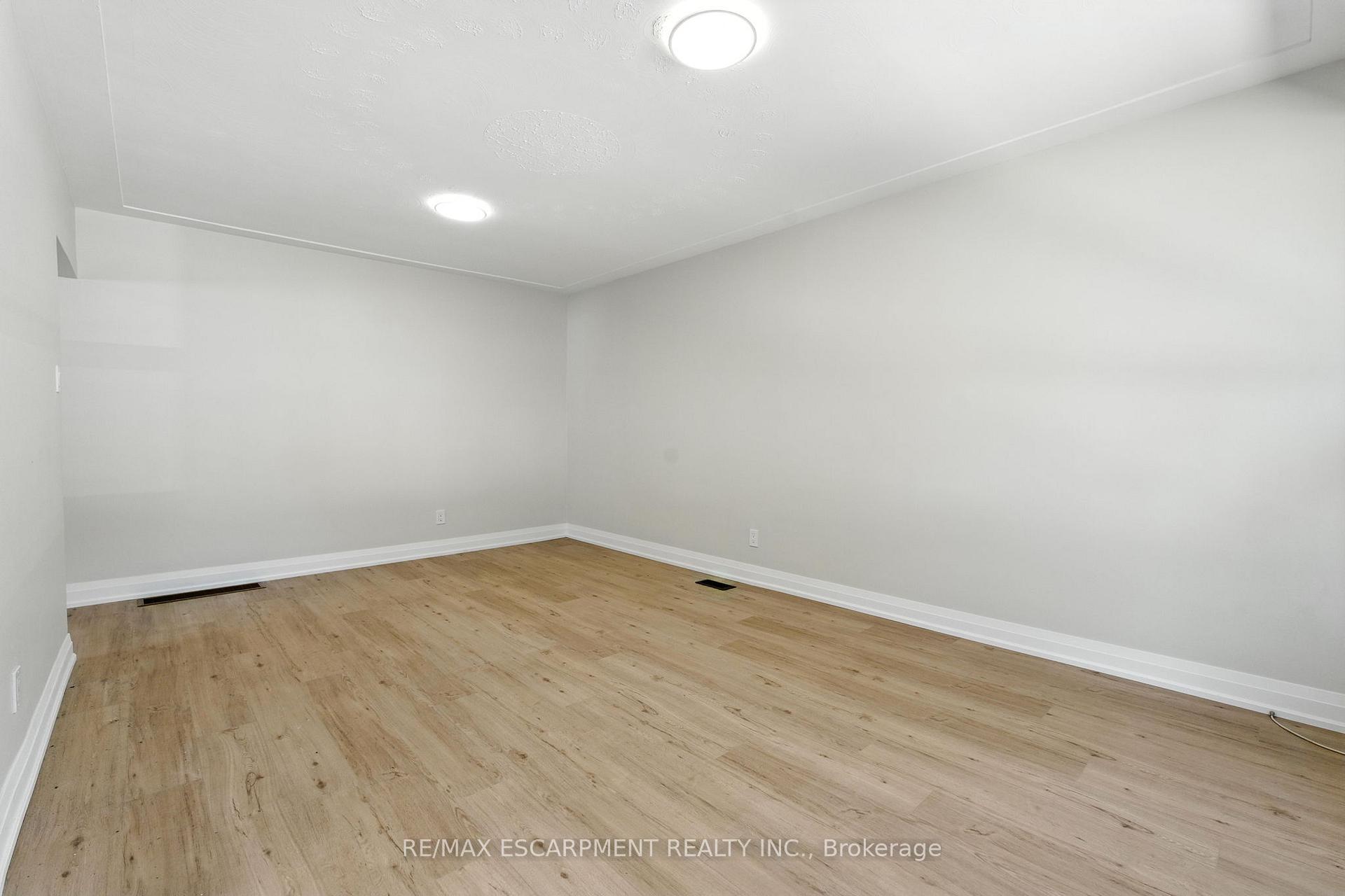 Photo 10 of 929 Upper Ottawa Street, Hamilton, Berrisfield — HOMEH