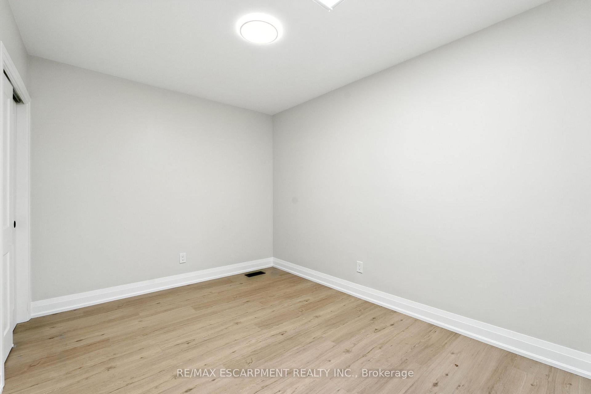 Photo 16 of 929 Upper Ottawa Street, Hamilton, Berrisfield — HOMEH