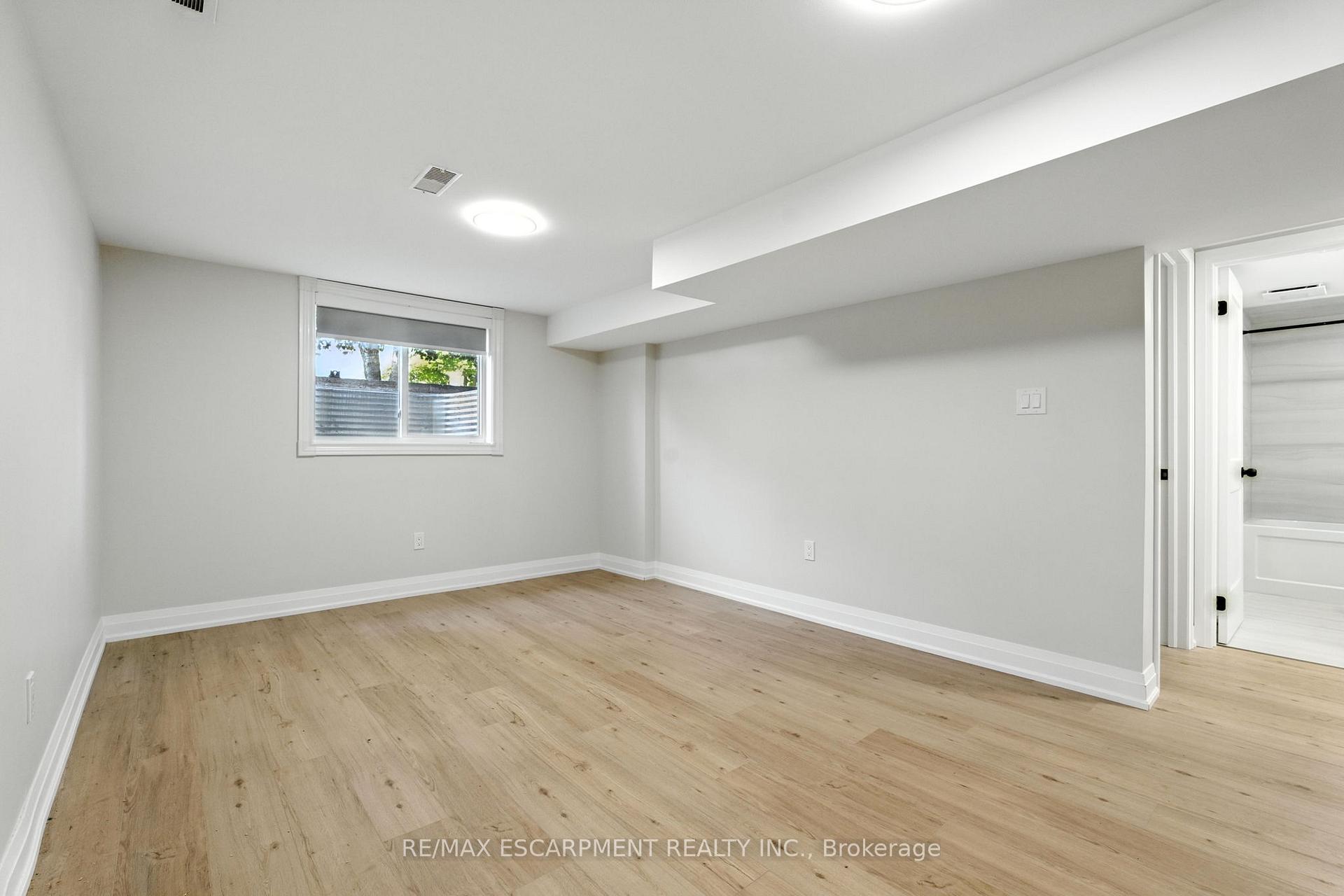 Photo 24 of 929 Upper Ottawa Street, Hamilton, Berrisfield — HOMEH