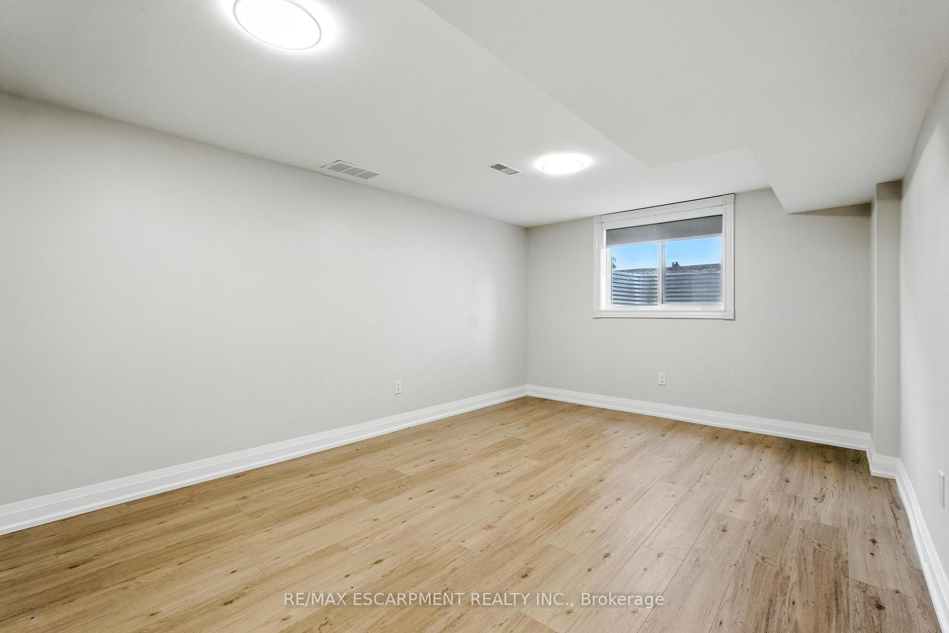 Photo 25 of 929 Upper Ottawa Street, Hamilton, Berrisfield — HOMEH