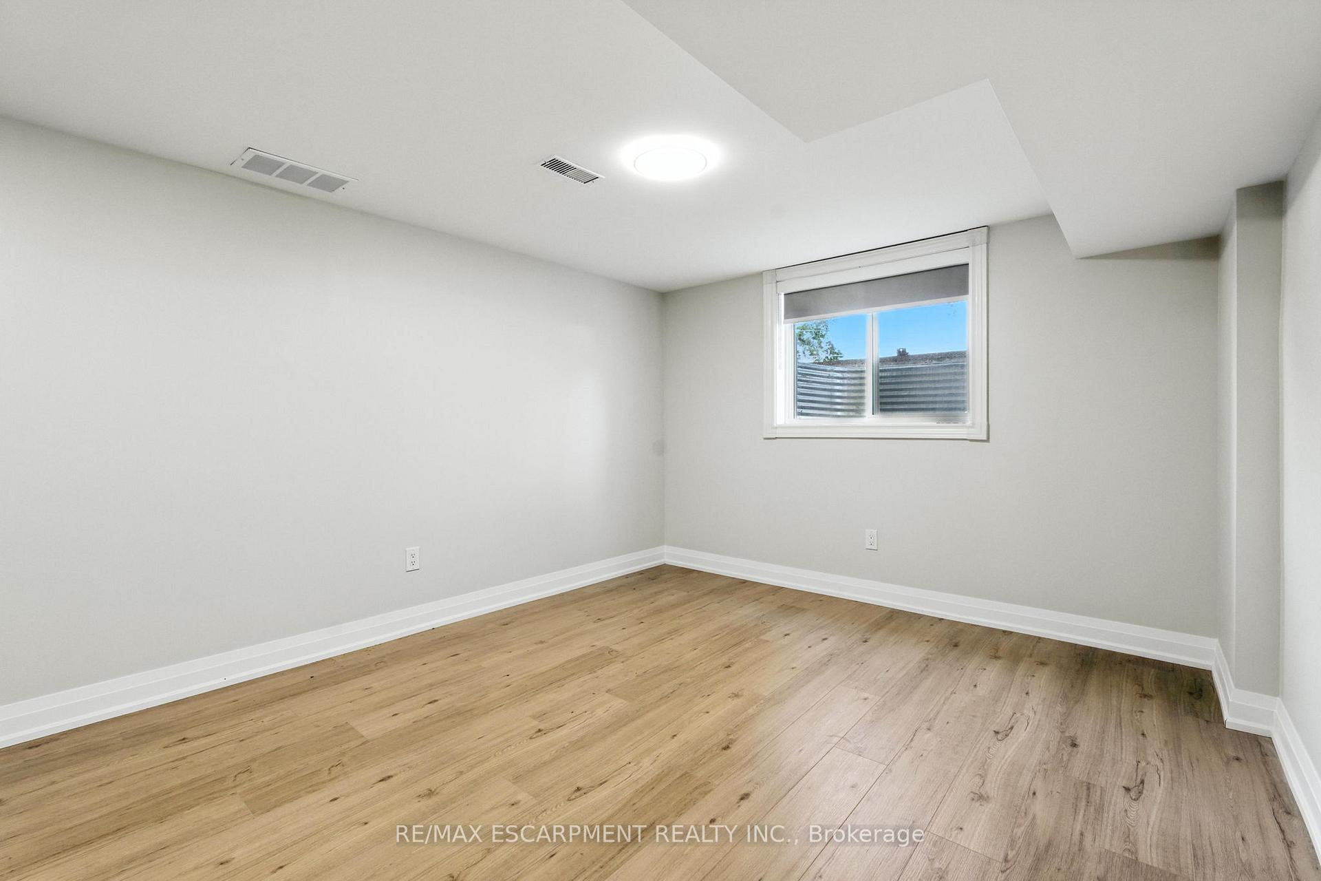 Photo 26 of 929 Upper Ottawa Street, Hamilton, Berrisfield — HOMEH