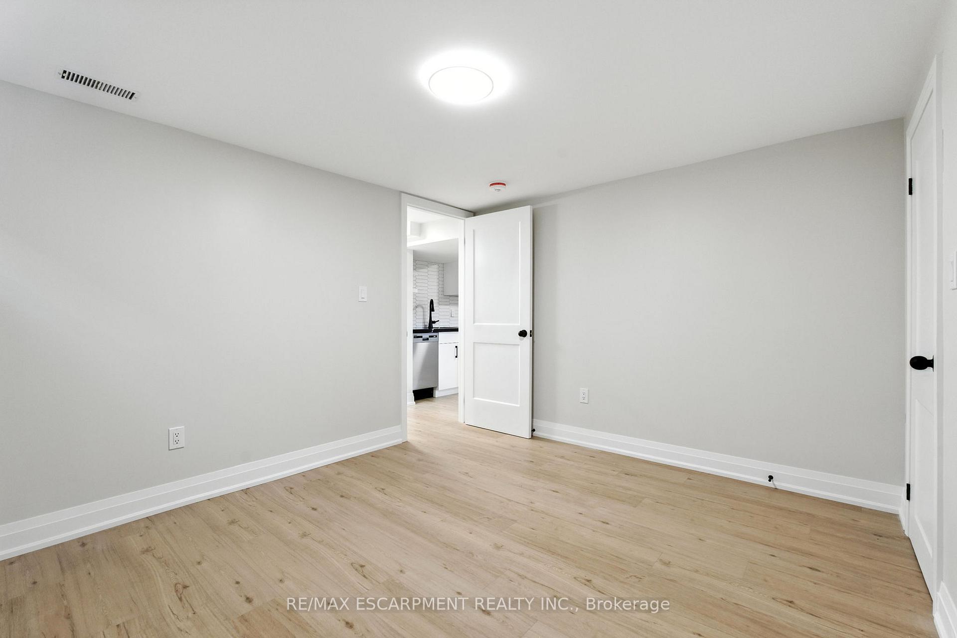 Photo 29 of 929 Upper Ottawa Street, Hamilton, Berrisfield — HOMEH