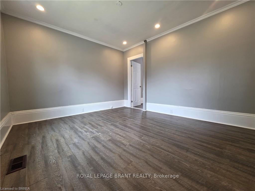 Photo 4 of 109 Sydenham Street, Brantford, North Ward — HOMEH