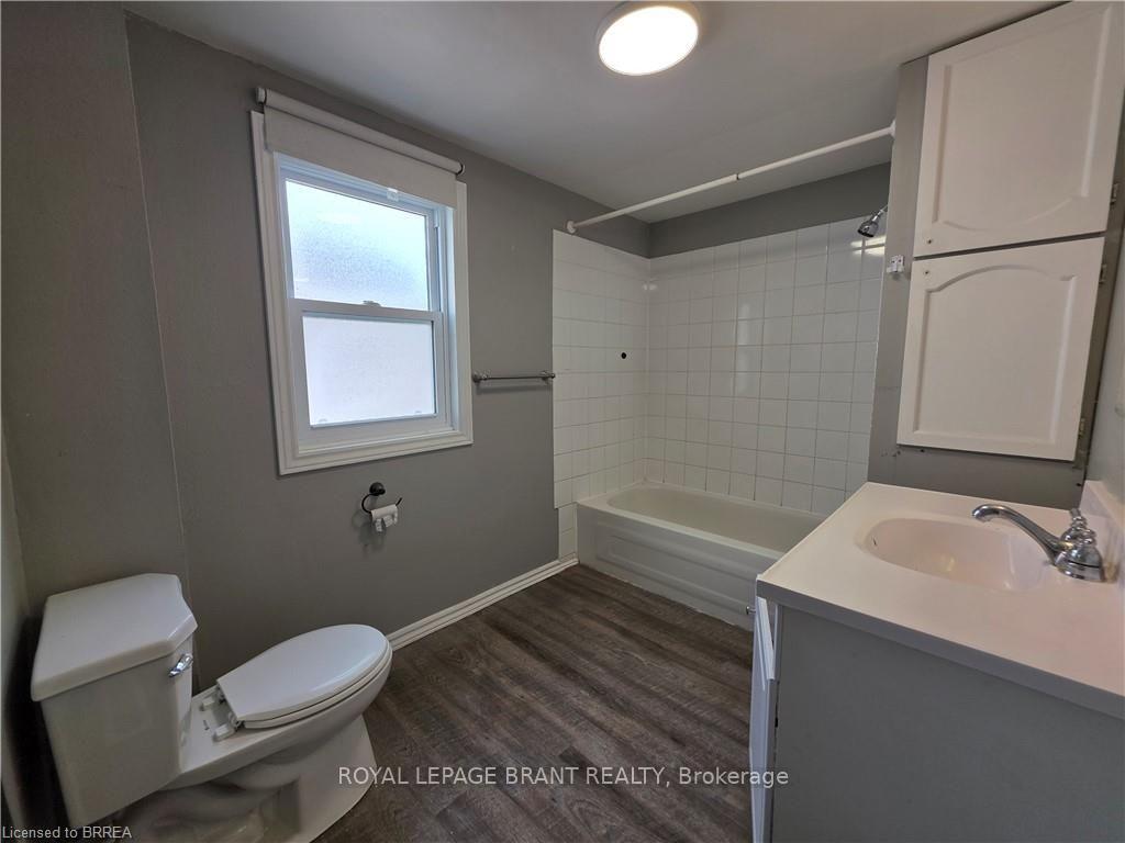 Photo 10 of 109 Sydenham Street, Brantford, North Ward — HOMEH