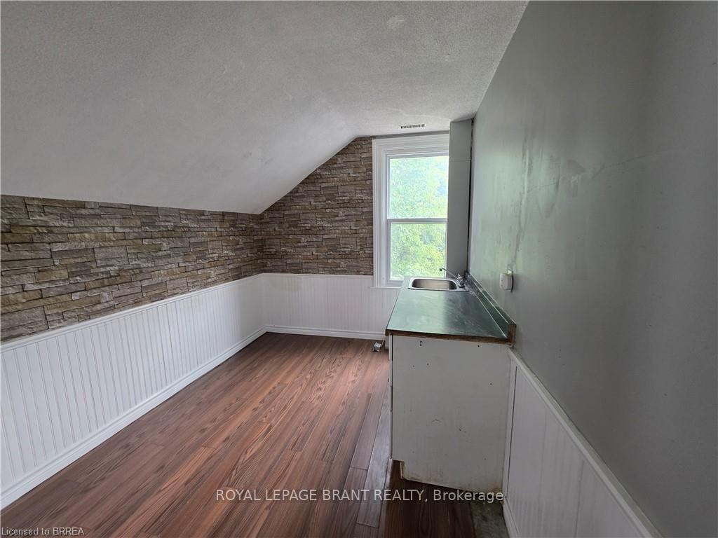 Photo 21 of 109 Sydenham Street, Brantford, North Ward — HOMEH