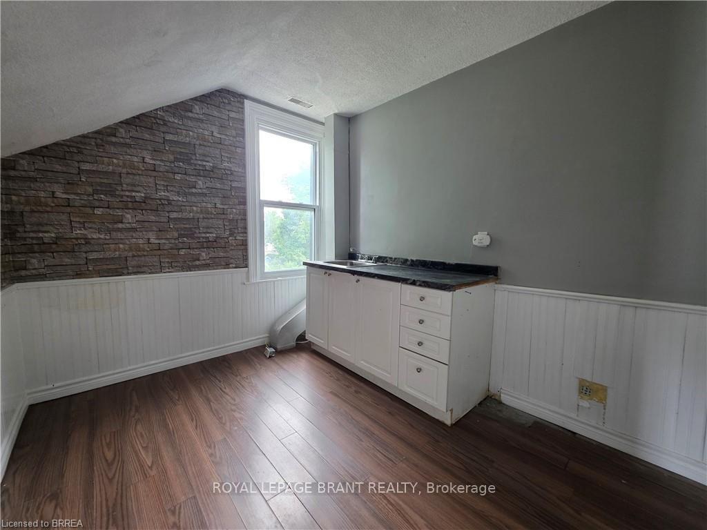 Photo 22 of 109 Sydenham Street, Brantford, North Ward — HOMEH