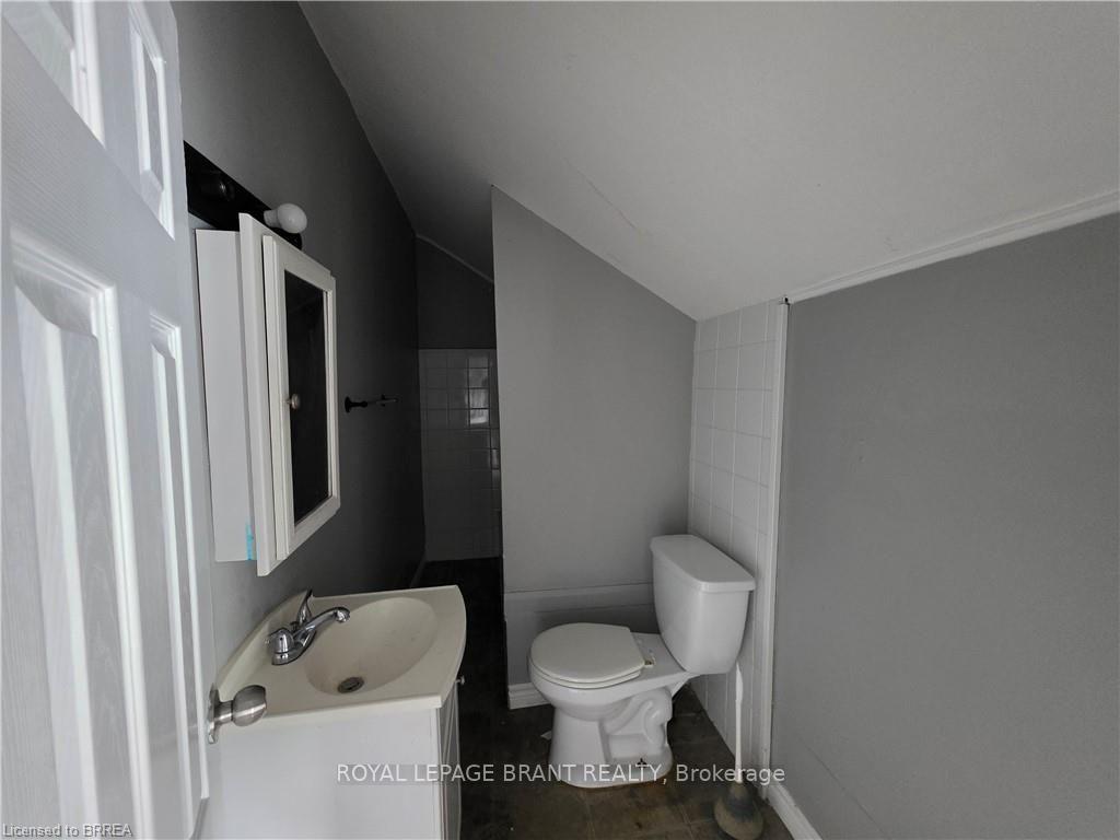 Photo 23 of 109 Sydenham Street, Brantford, North Ward — HOMEH