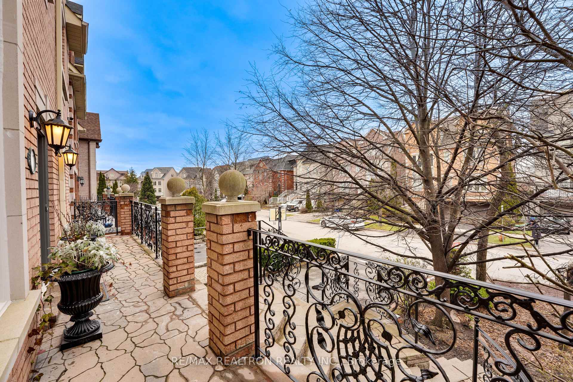 Photo 4 of 117 Theodore Place, Vaughan, Crestwood-Springfarm-Yorkhill — HOMEH