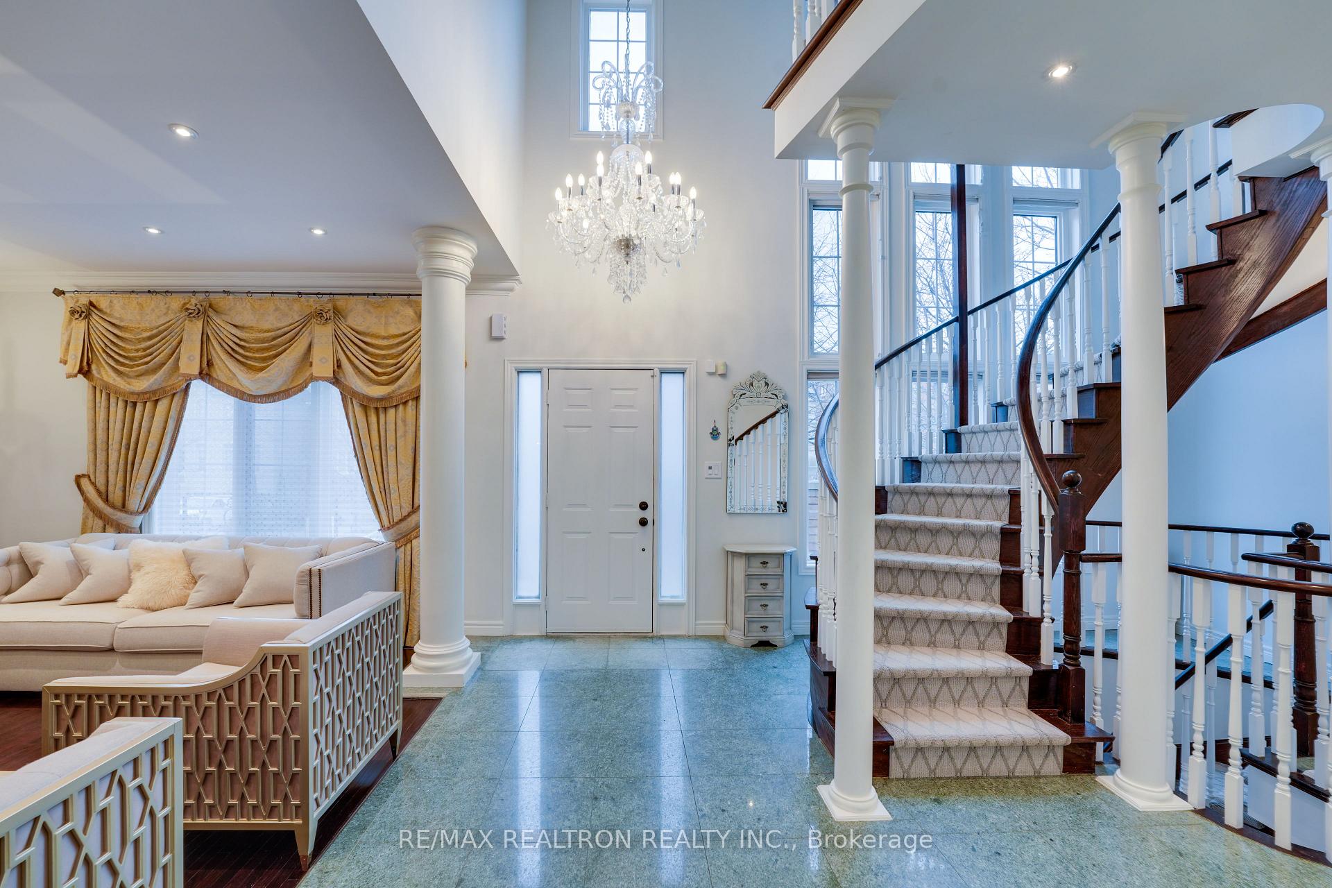 Photo 5 of 117 Theodore Place, Vaughan, Crestwood-Springfarm-Yorkhill — HOMEH