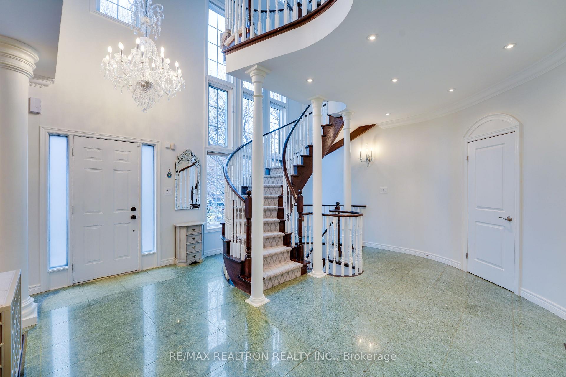 Photo 7 of 117 Theodore Place, Vaughan, Crestwood-Springfarm-Yorkhill — HOMEH