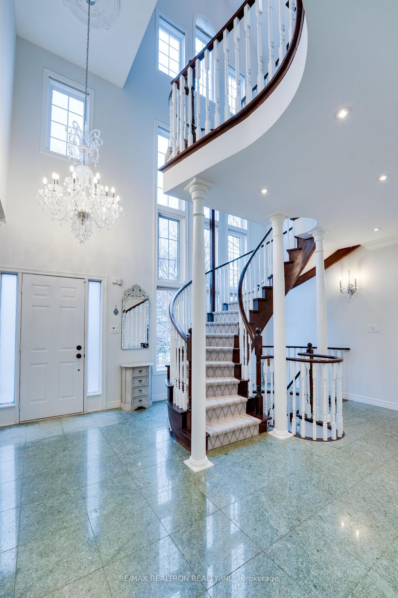 Photo 8 of 117 Theodore Place, Vaughan, Crestwood-Springfarm-Yorkhill — HOMEH