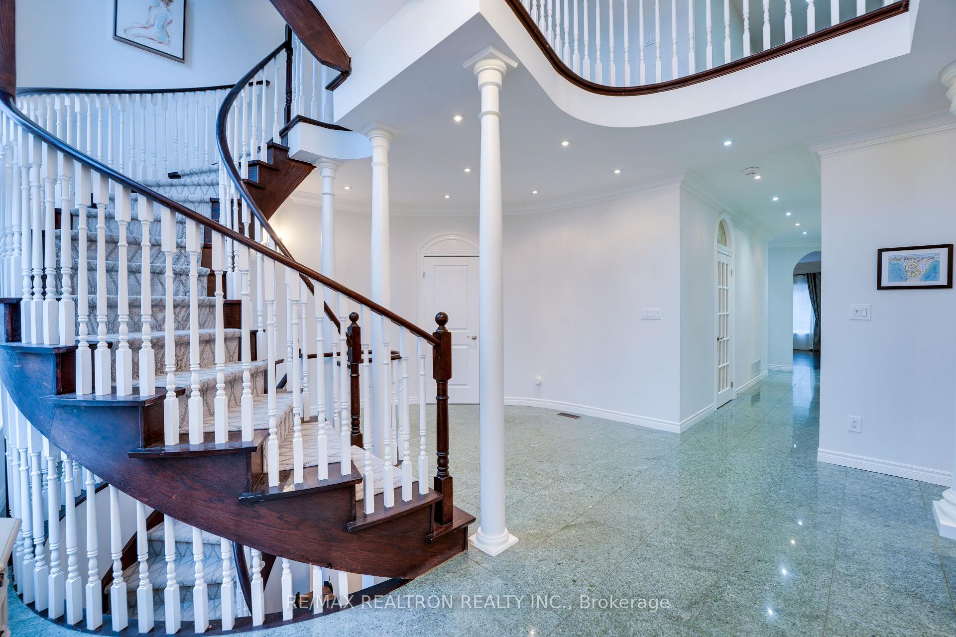 Photo 10 of 117 Theodore Place, Vaughan, Crestwood-Springfarm-Yorkhill — HOMEH