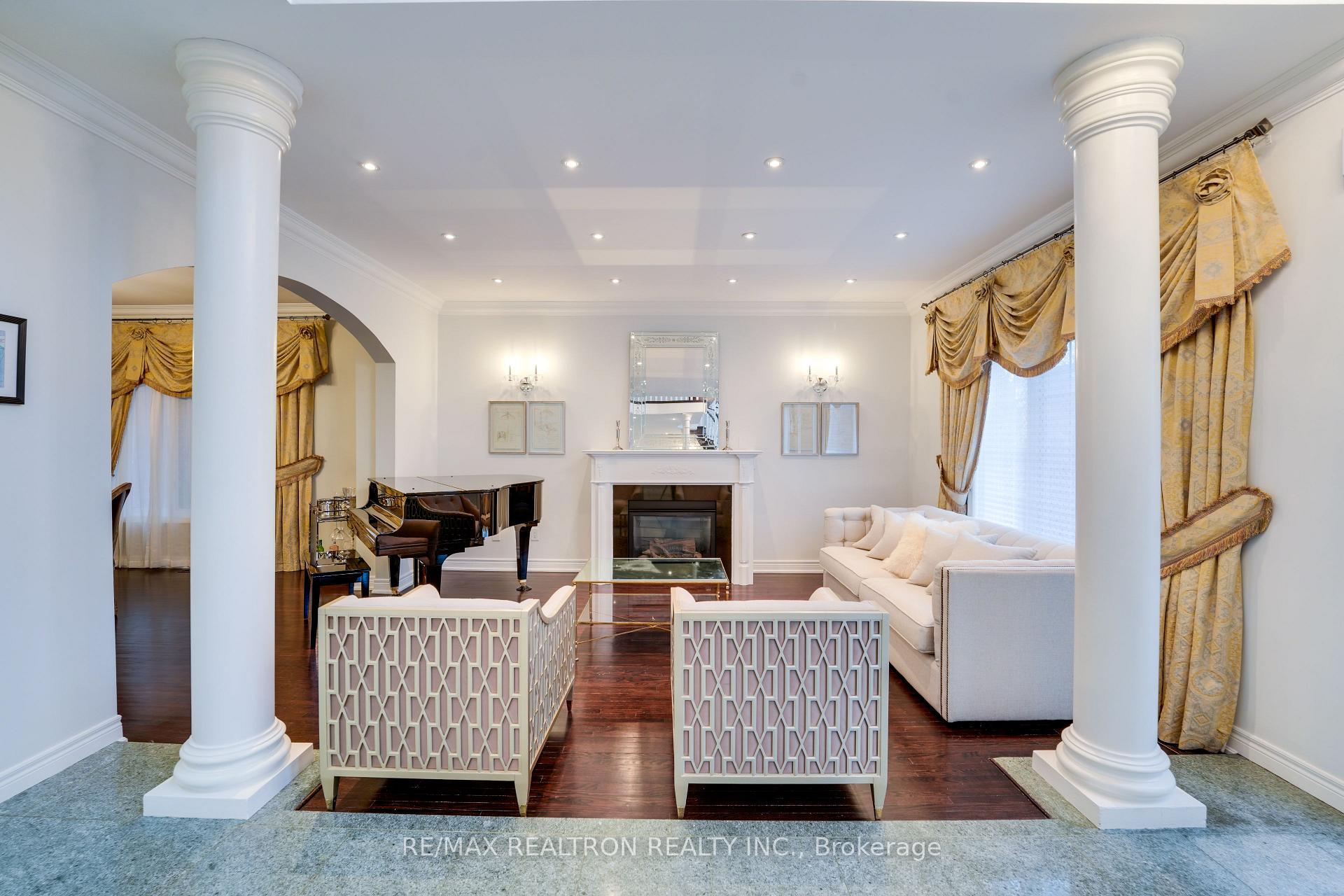 Photo 11 of 117 Theodore Place, Vaughan, Crestwood-Springfarm-Yorkhill — HOMEH