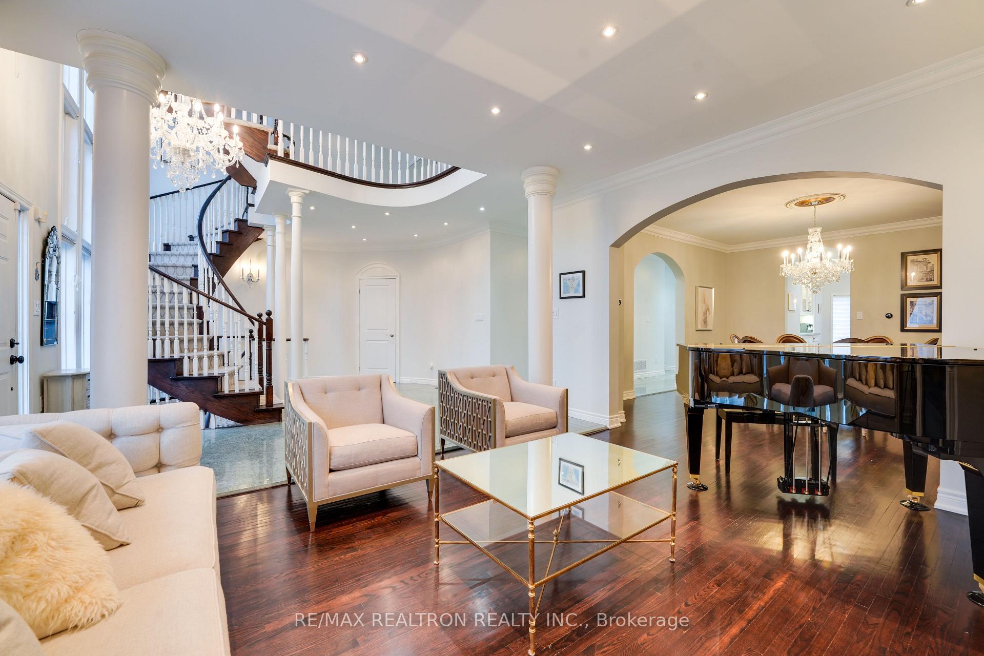 Photo 14 of 117 Theodore Place, Vaughan, Crestwood-Springfarm-Yorkhill — HOMEH
