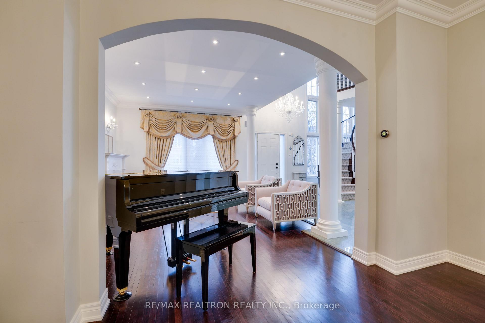 Photo 16 of 117 Theodore Place, Vaughan, Crestwood-Springfarm-Yorkhill — HOMEH
