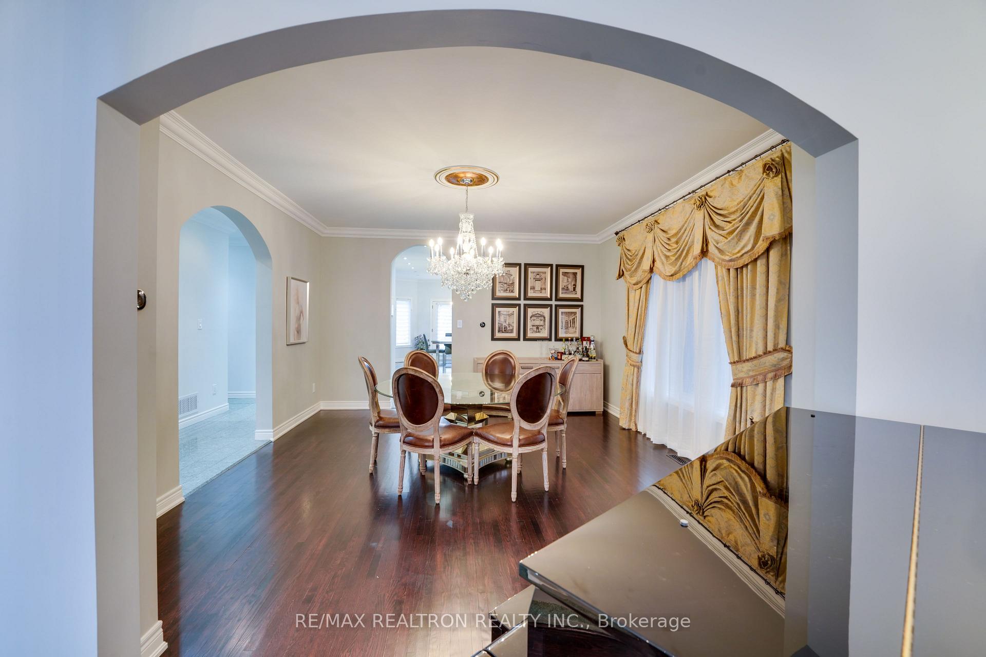 Photo 17 of 117 Theodore Place, Vaughan, Crestwood-Springfarm-Yorkhill — HOMEH