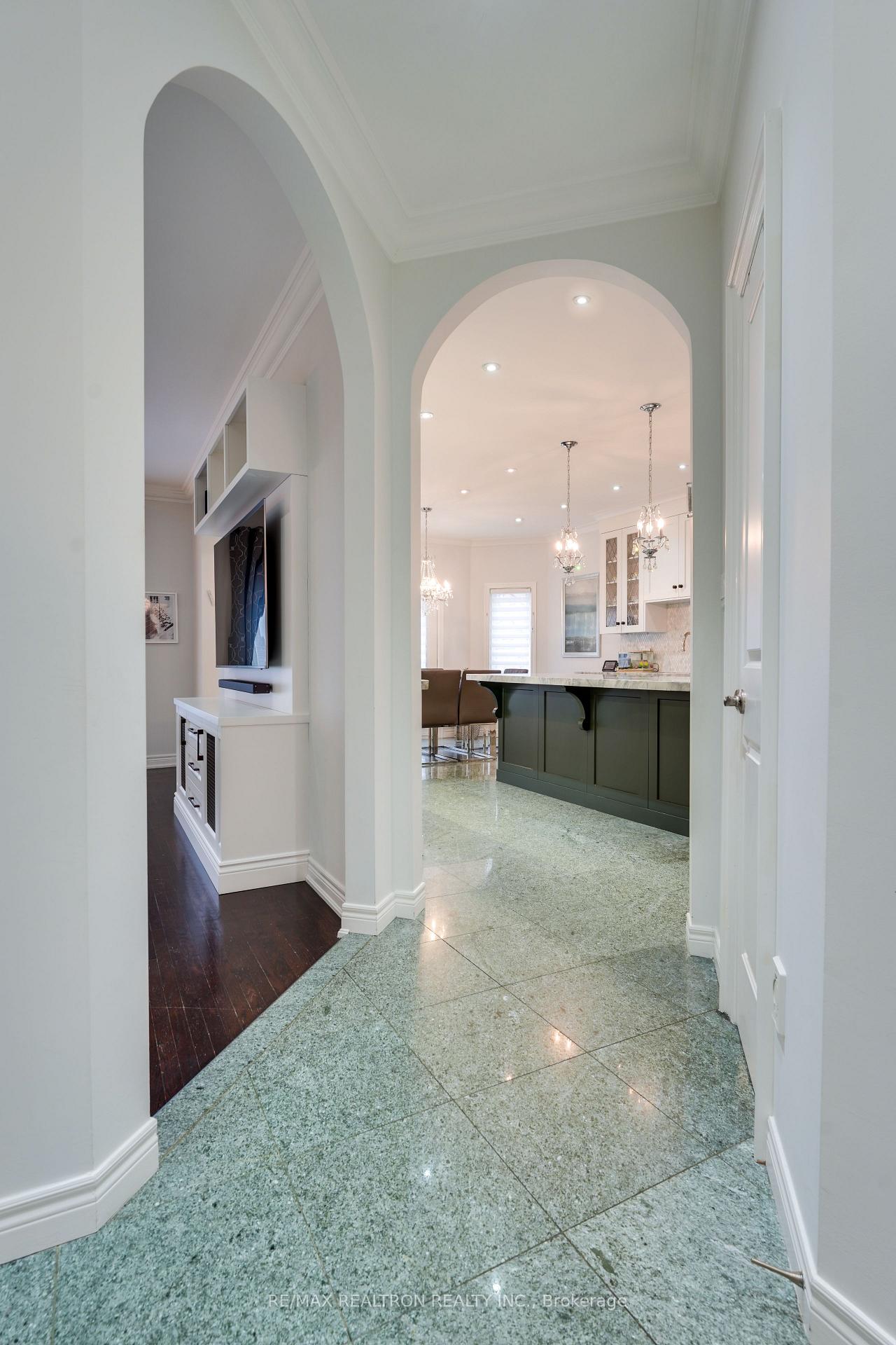 Photo 20 of 117 Theodore Place, Vaughan, Crestwood-Springfarm-Yorkhill — HOMEH
