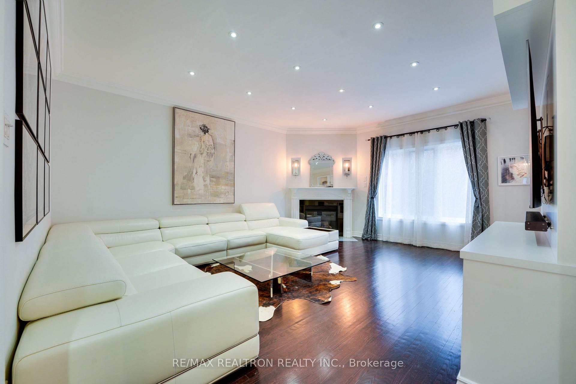 Photo 21 of 117 Theodore Place, Vaughan, Crestwood-Springfarm-Yorkhill — HOMEH