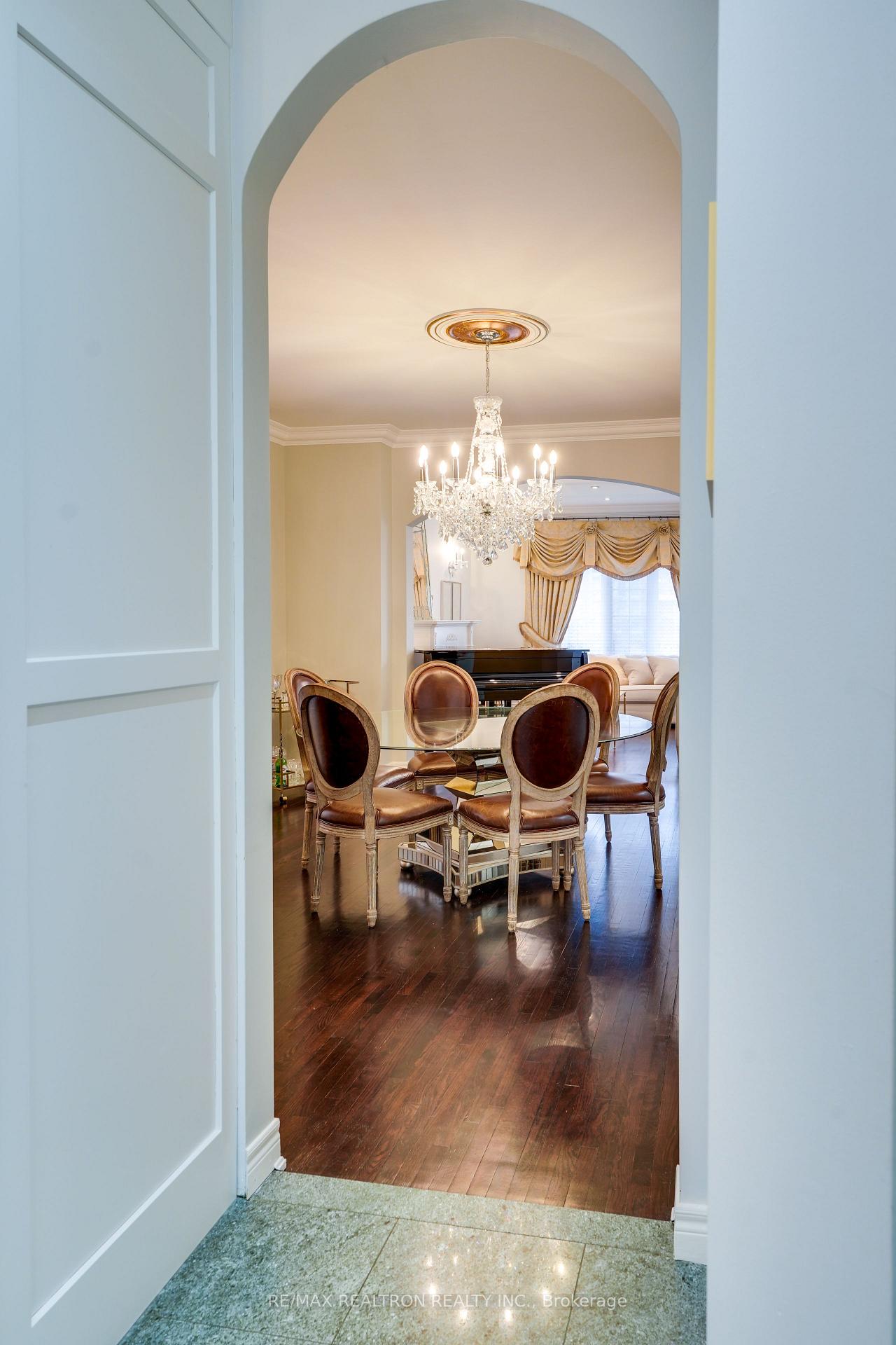 Photo 32 of 117 Theodore Place, Vaughan, Crestwood-Springfarm-Yorkhill — HOMEH