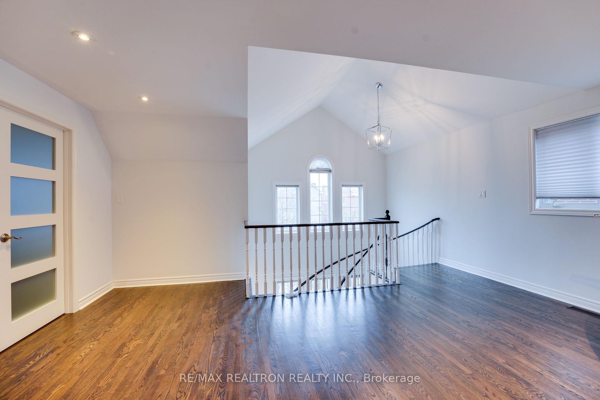 Photo 40 of 117 Theodore Place, Vaughan, Crestwood-Springfarm-Yorkhill — HOMEH