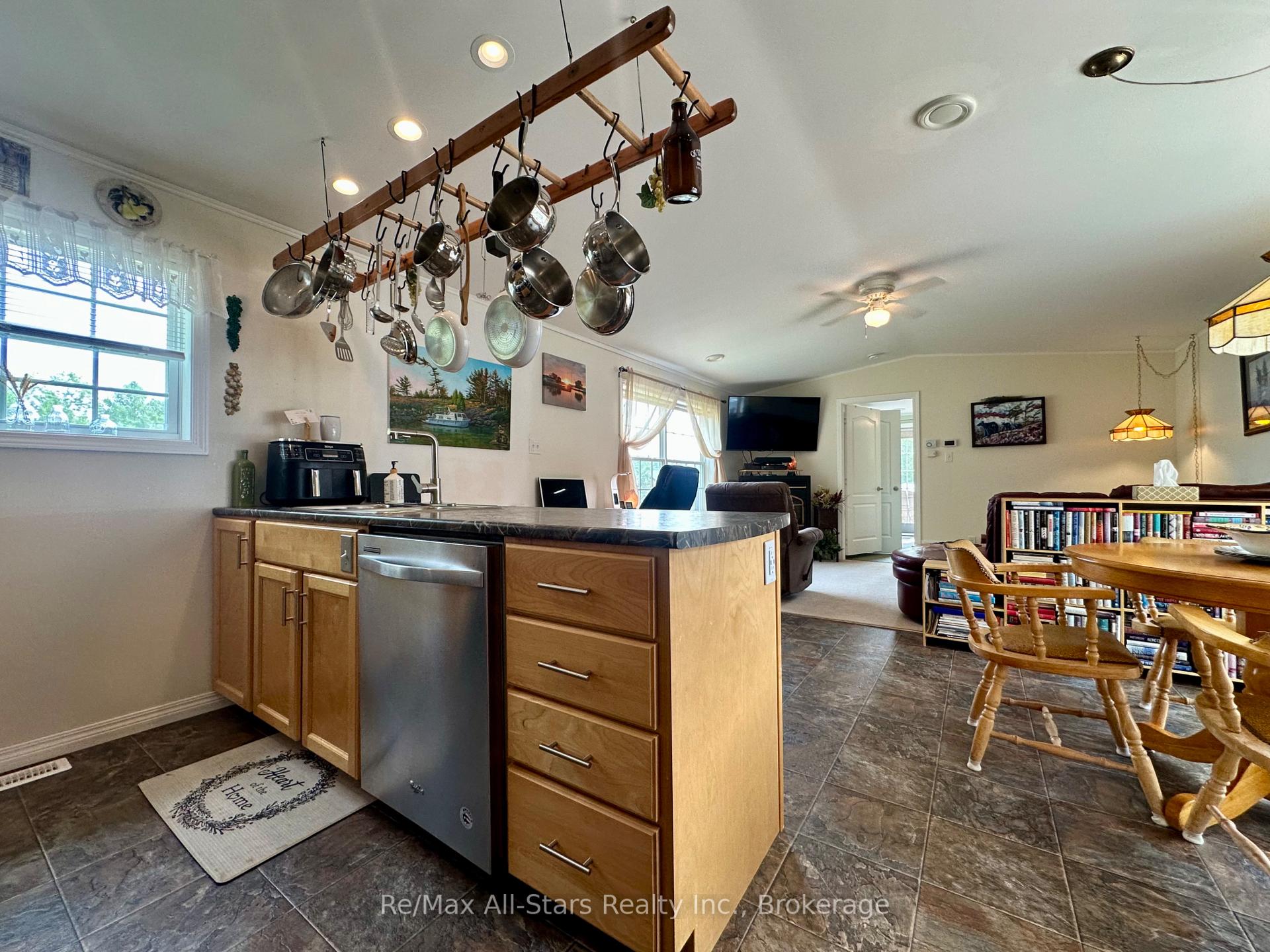 Photo 5 of Unit 129, 1007 Racoon Road, Gravenhurst, Morrison — HOMEH