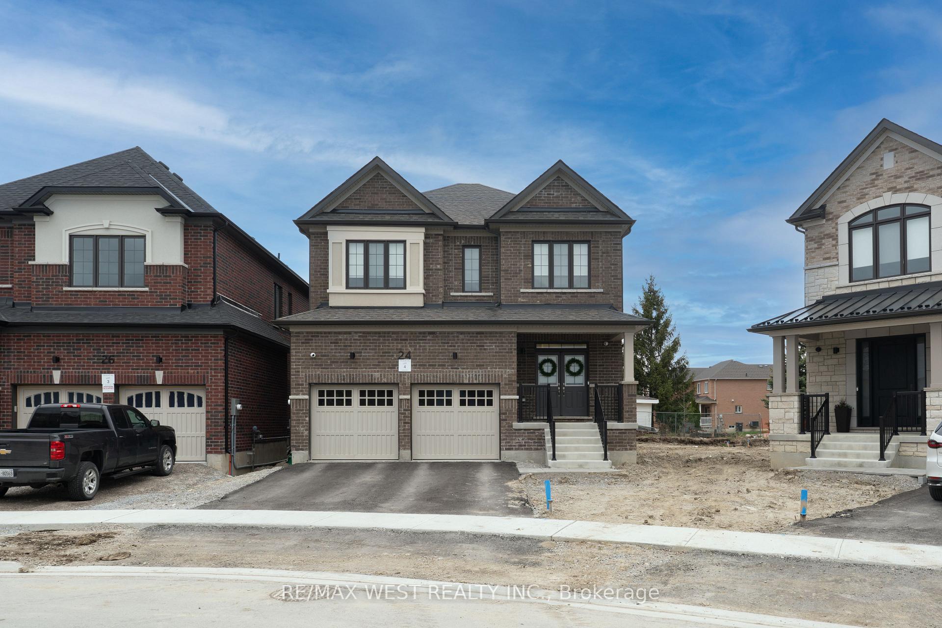 Photo 2 of 24 Hanton Crescent, Caledon, Bolton East — HOMEH