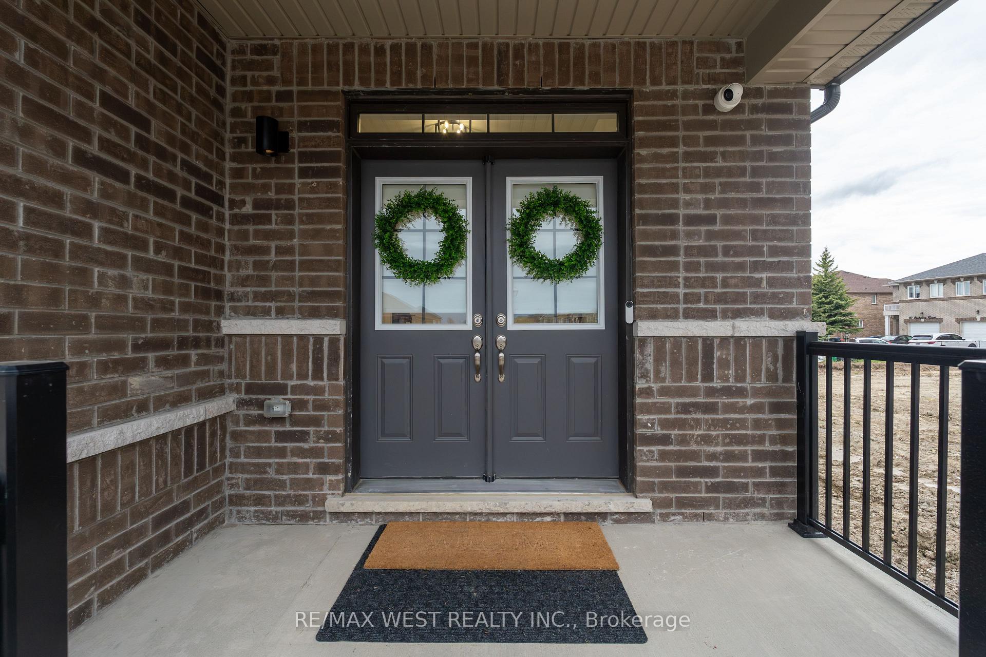 Photo 4 of 24 Hanton Crescent, Caledon, Bolton East — HOMEH