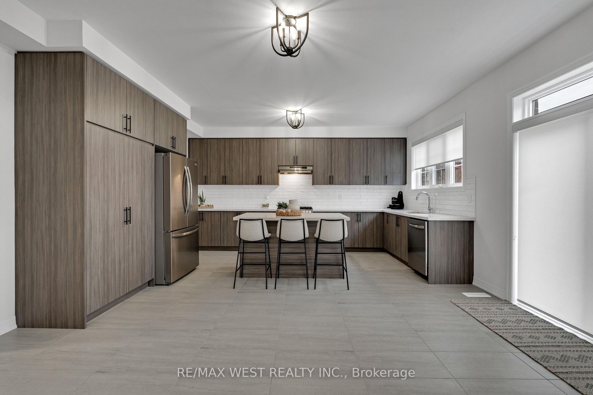 Photo 10 of 24 Hanton Crescent, Caledon, Bolton East — HOMEH